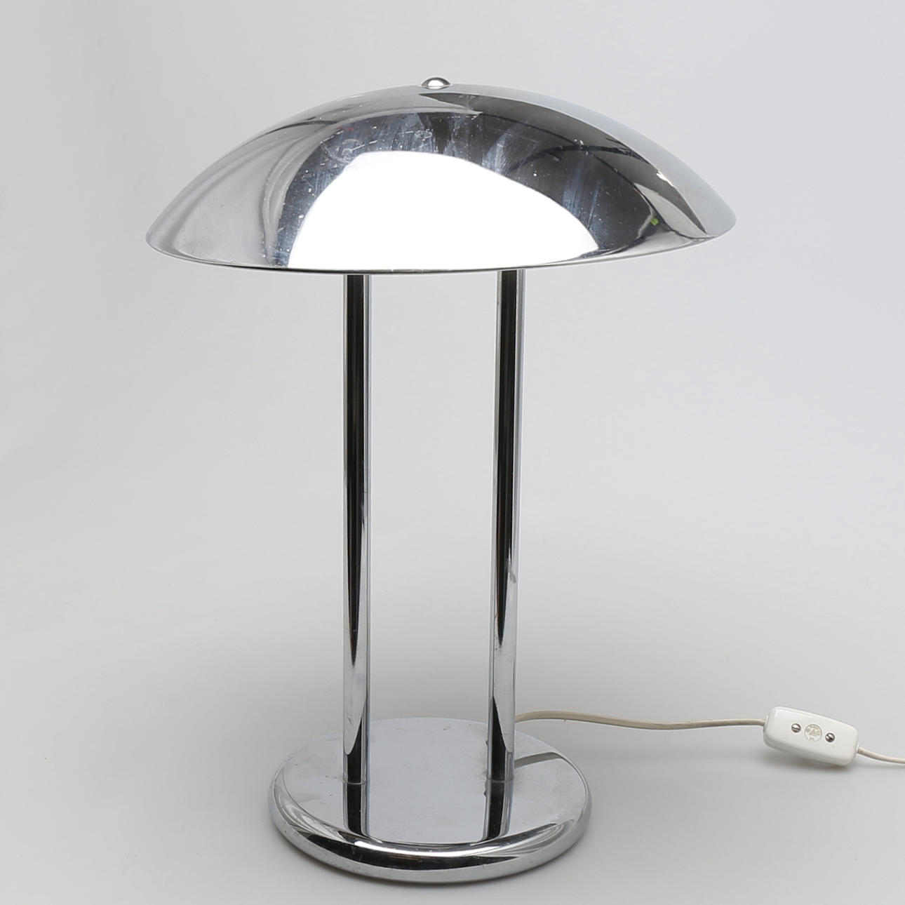 BORDSLAMPA i metall, IKEA.