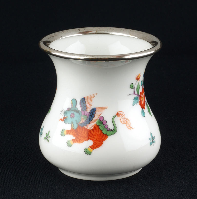 LITEN VAS; porslinsfabrik Meissen. 1900-tal. Tyskland.