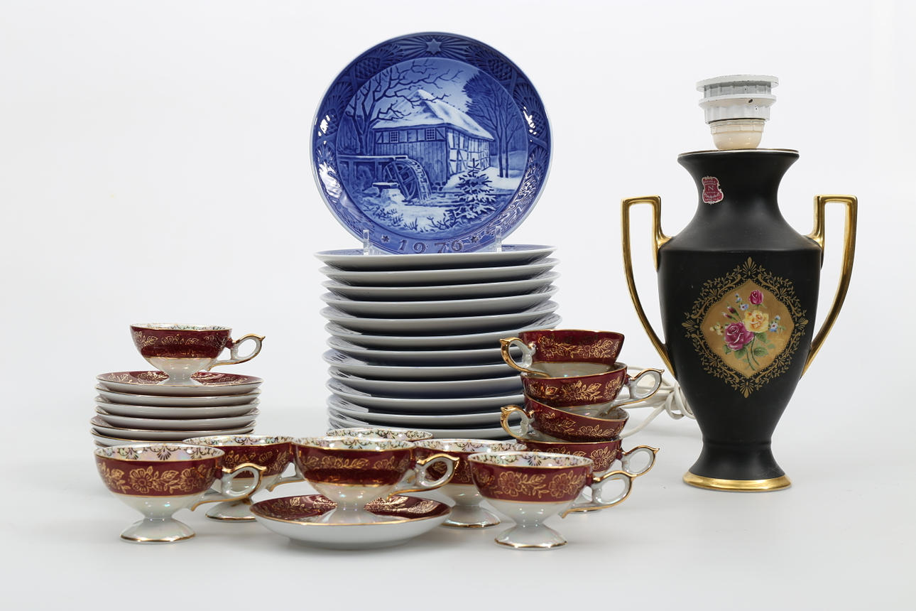 PORSLINSFÖREMÅL, 37 delar, bland annat Kunglig Dansk.