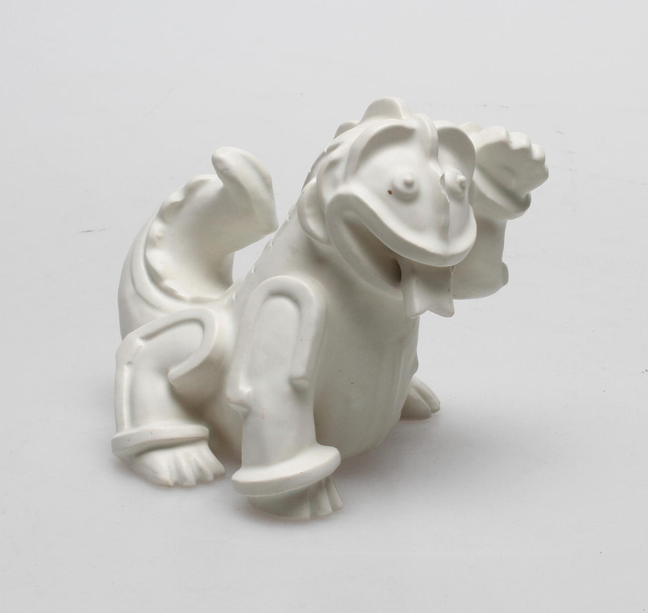 WILHELM KÅGE. Skulptur, drakvalp, vitt carraragods, stämpelsignerad.