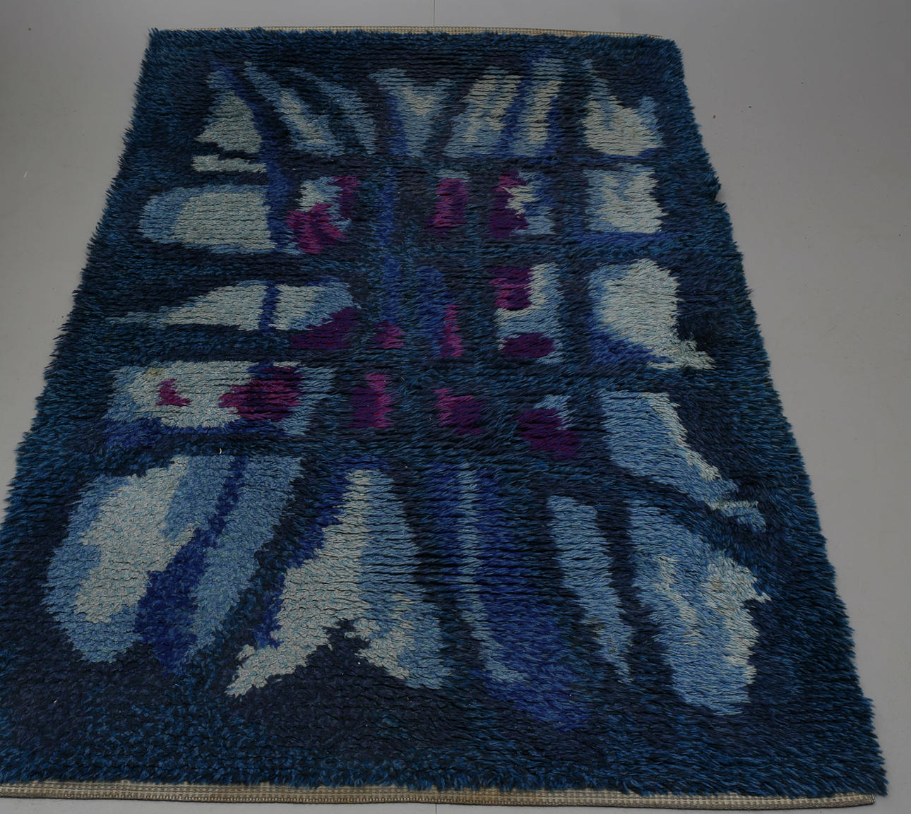 MATTA, rya, 171 x 116 cm.