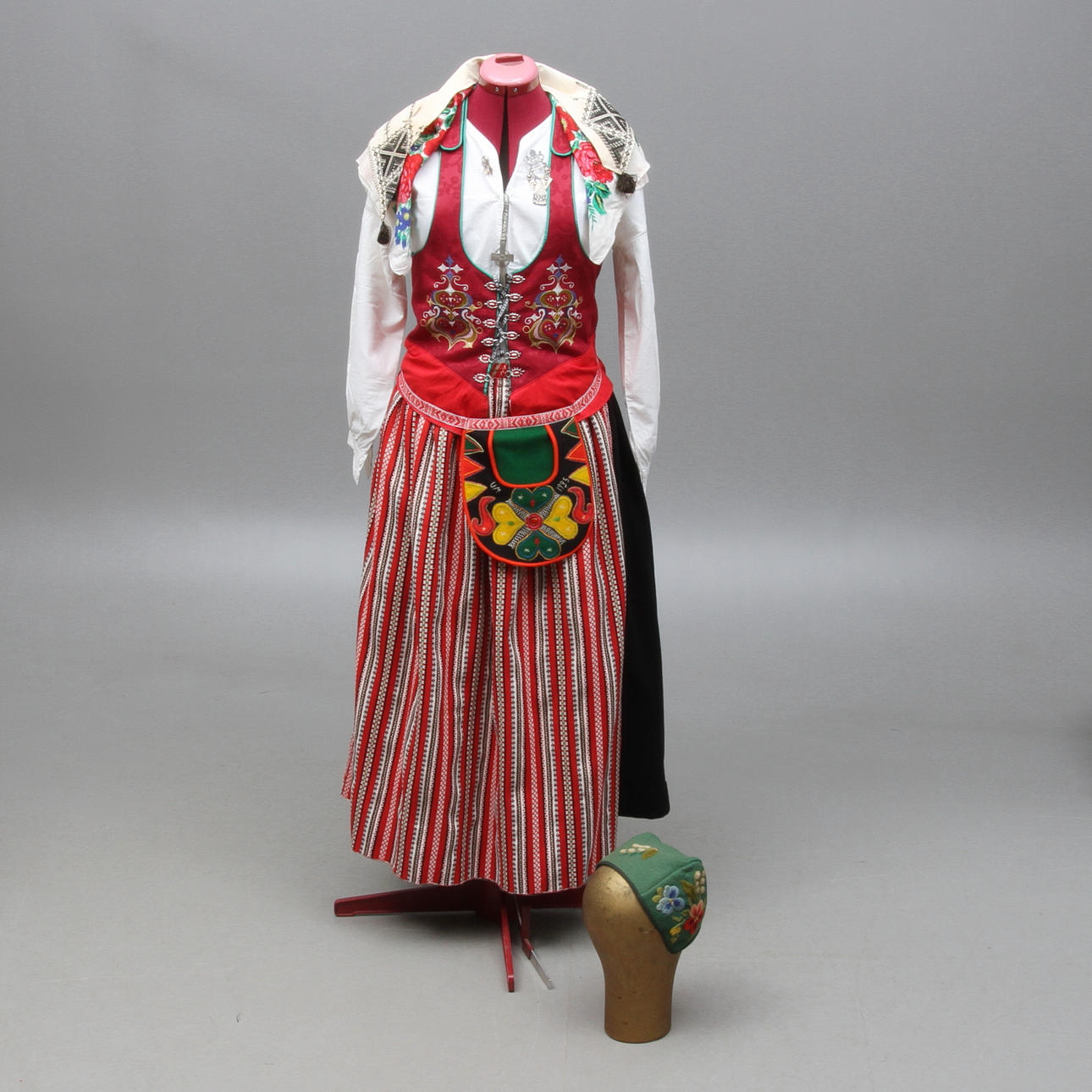 HEMBYGDSDRÄKT, Leksand, 1900-tal.