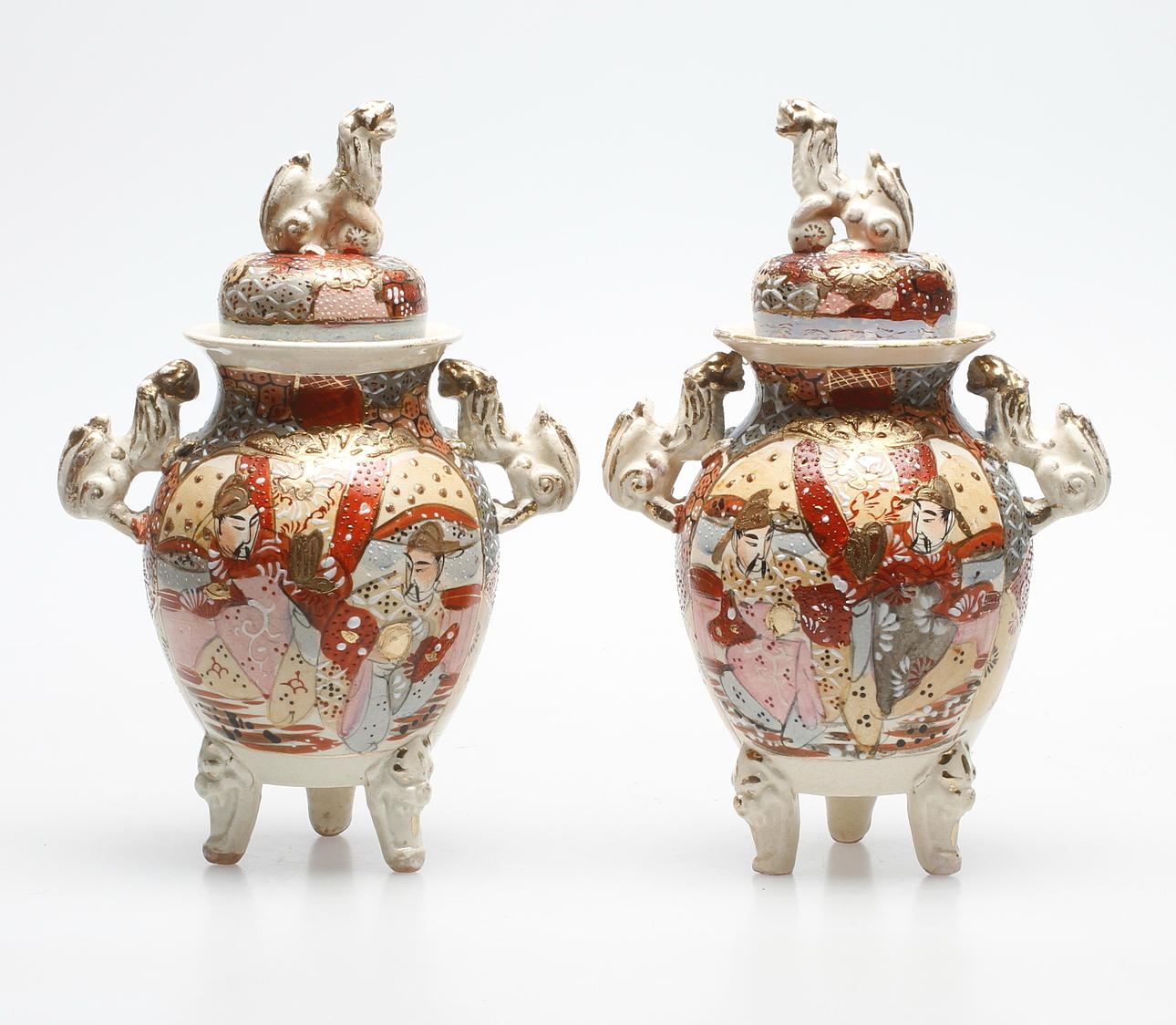 TRIPODER, ett par, Satsuma, Japan, 1900-tal.