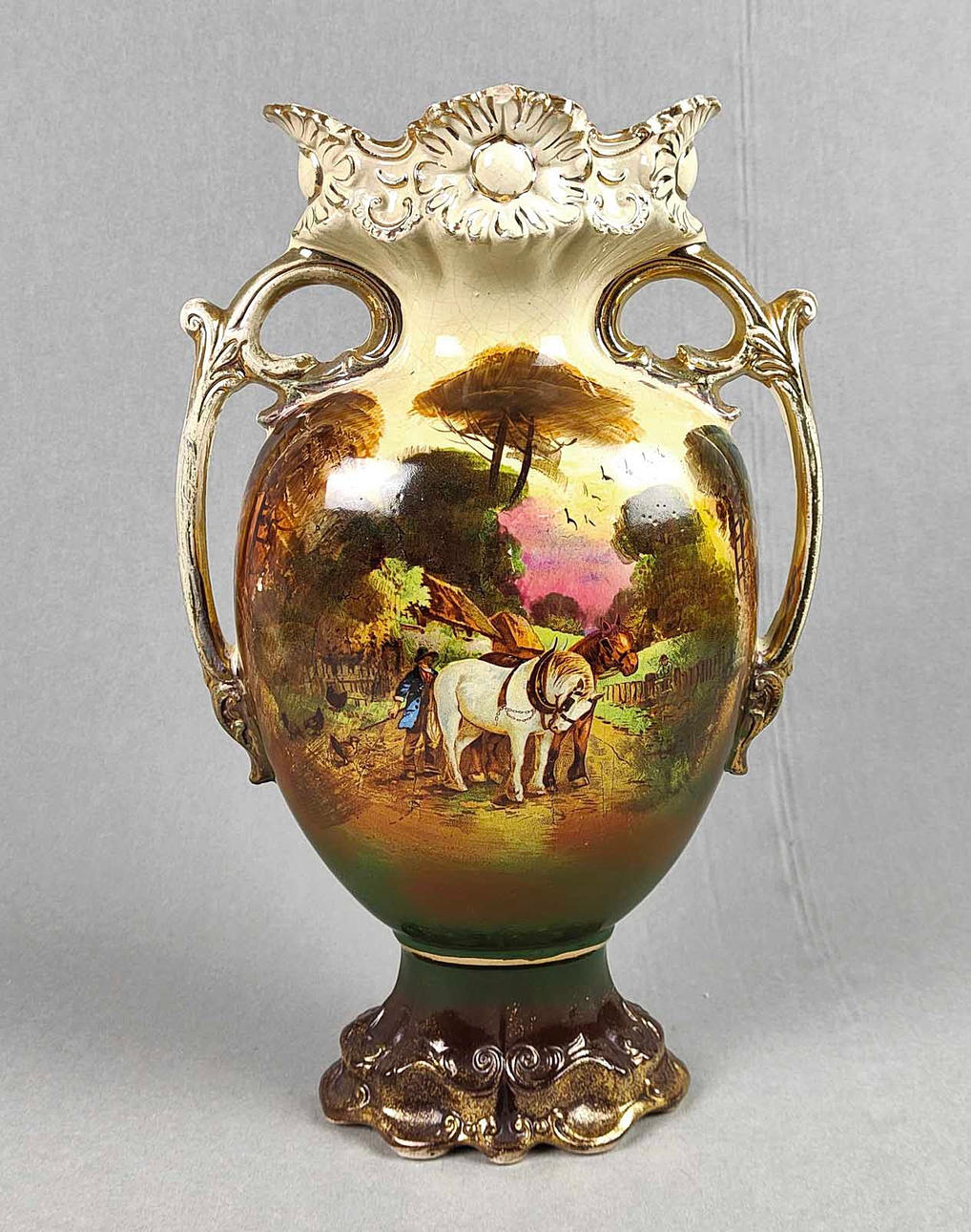 HANDLE VASE ENGLAND AROUND 1900.