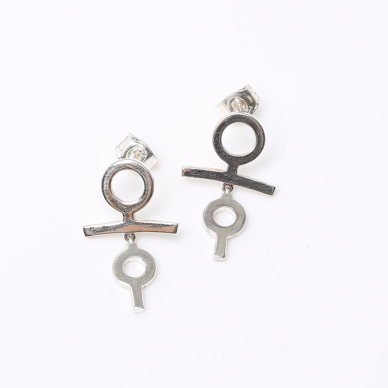 EFVA ATTLING. 1 par örhängen, silver.