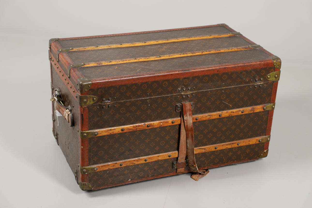 VINTAGE LOUIS VUITTON TRUNK. Furniture - Other - Auctionet