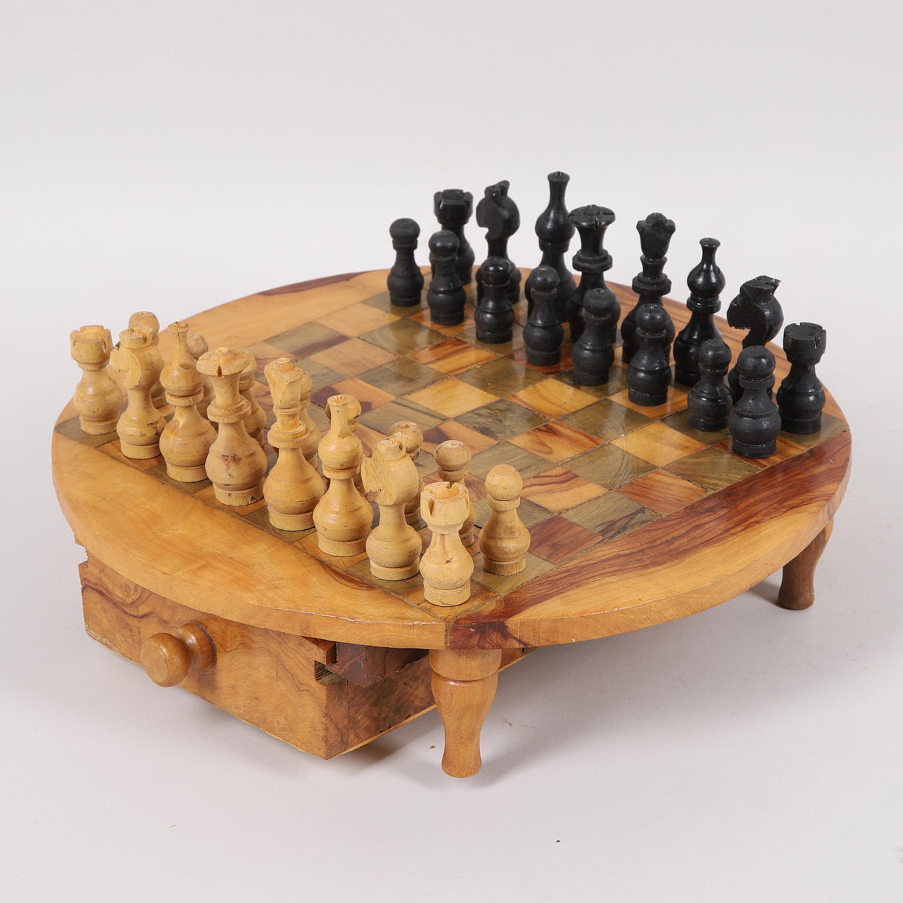 SCHACKBRÄDE, med pjäser, trä.