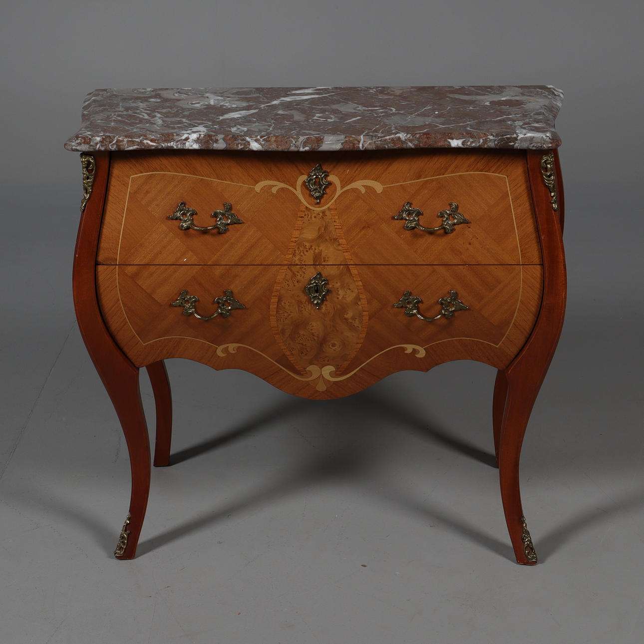 BYRÅ, Marmorskiva, rokokostil.