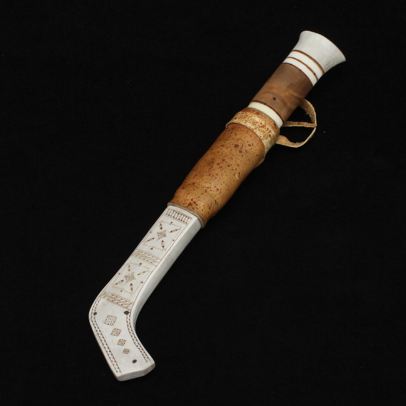 SAMEKNIV, benarbete, monogramsignerad PM.