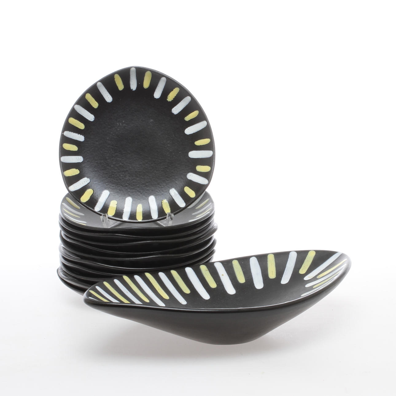 SKÅL samt ASSIETTER, 12 delar, porslin, Hjördis Oldfors för Upsala-Ekeby, omkring 1900-talets mitt.