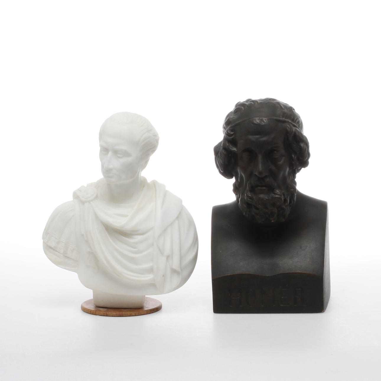 BYSTER, 2 st, gjutmassa samt alabaster, 1800/1900-tal.