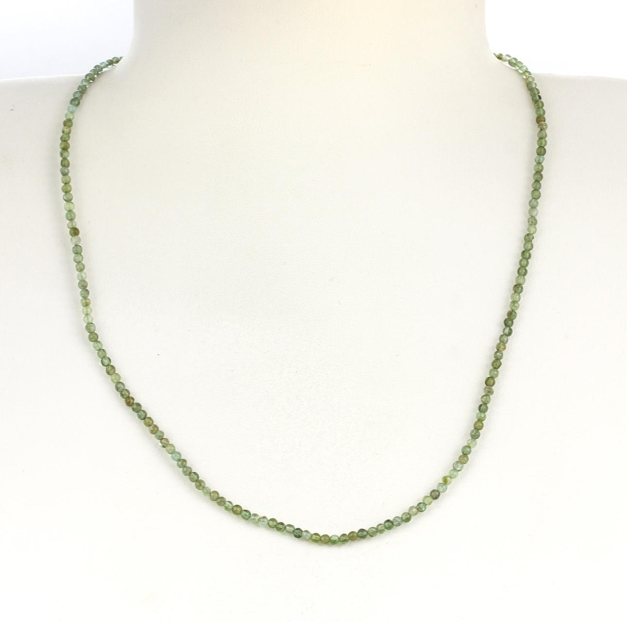 VIHREÄ TOURMALINE HELMI KAULAKORU.