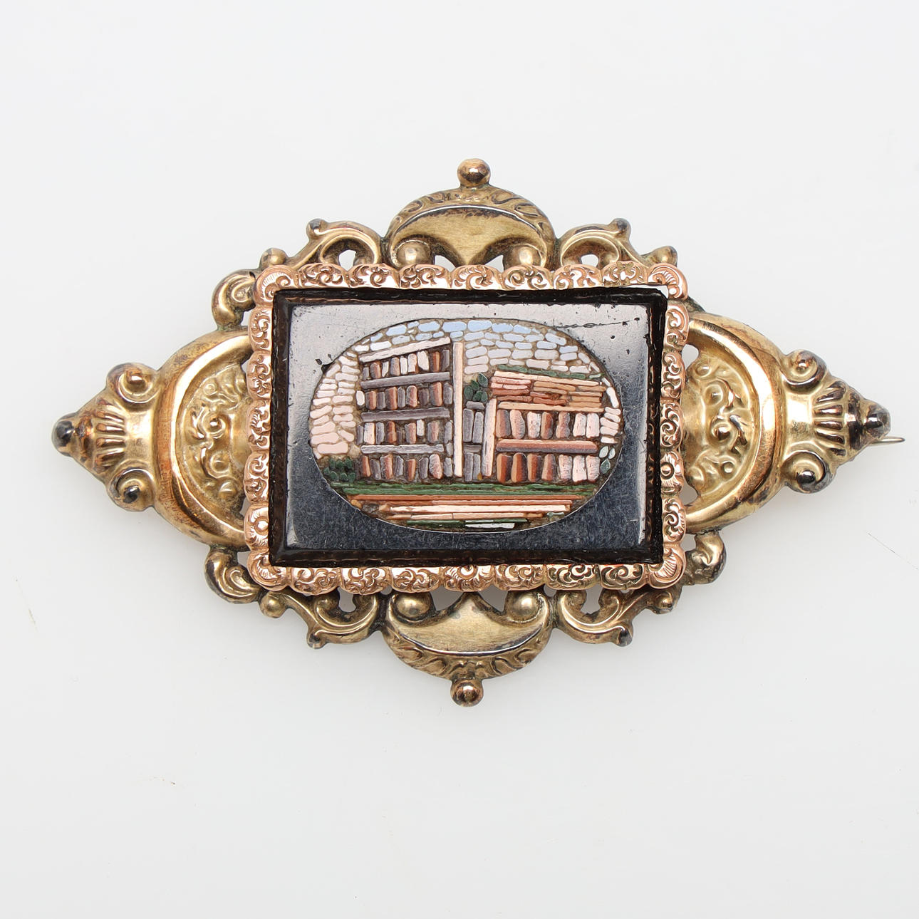 BROSCHE, 14K mit Minimosaik, 19. Jahrhundert.