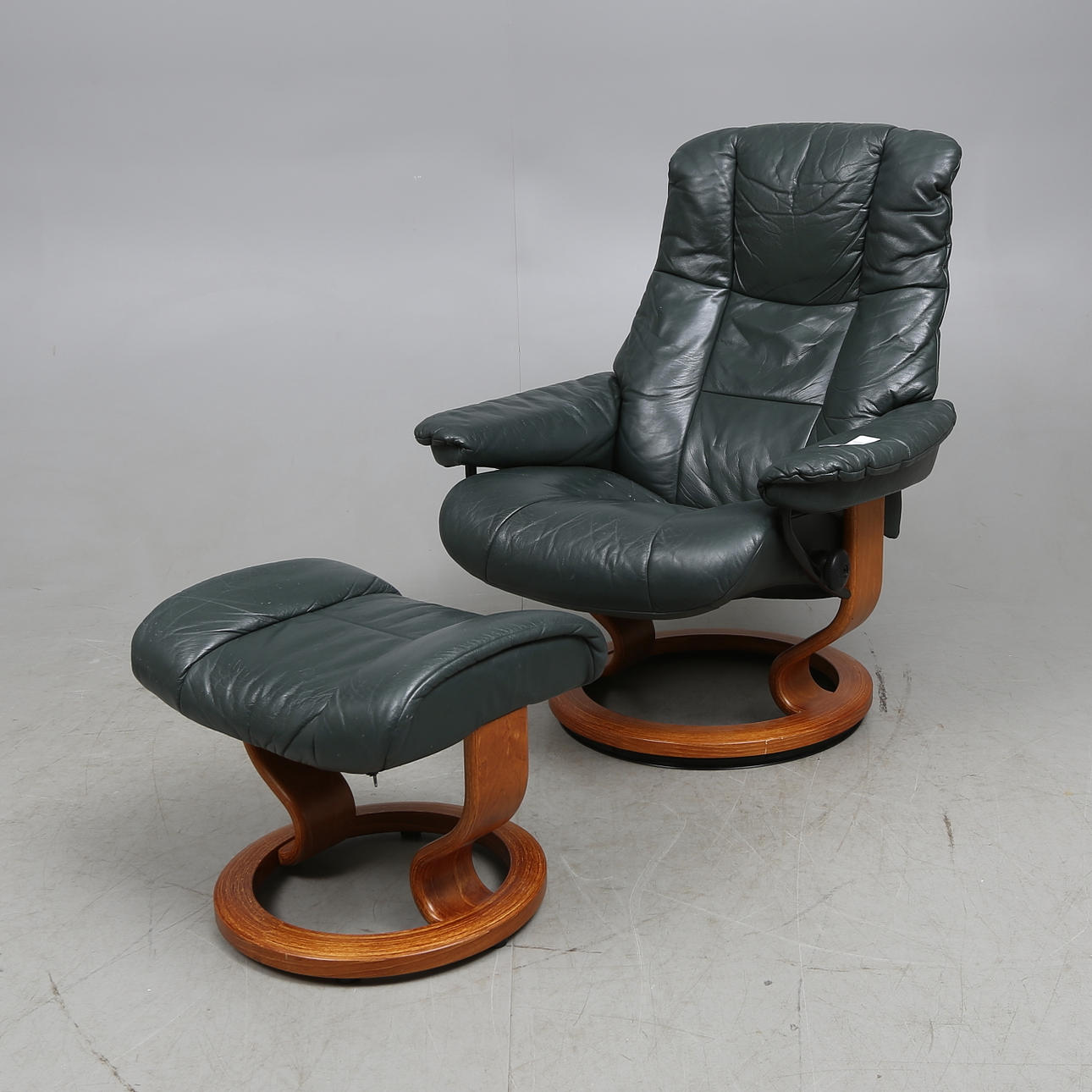 FÅTÖLJ MED FOTPALL, "Stressless".