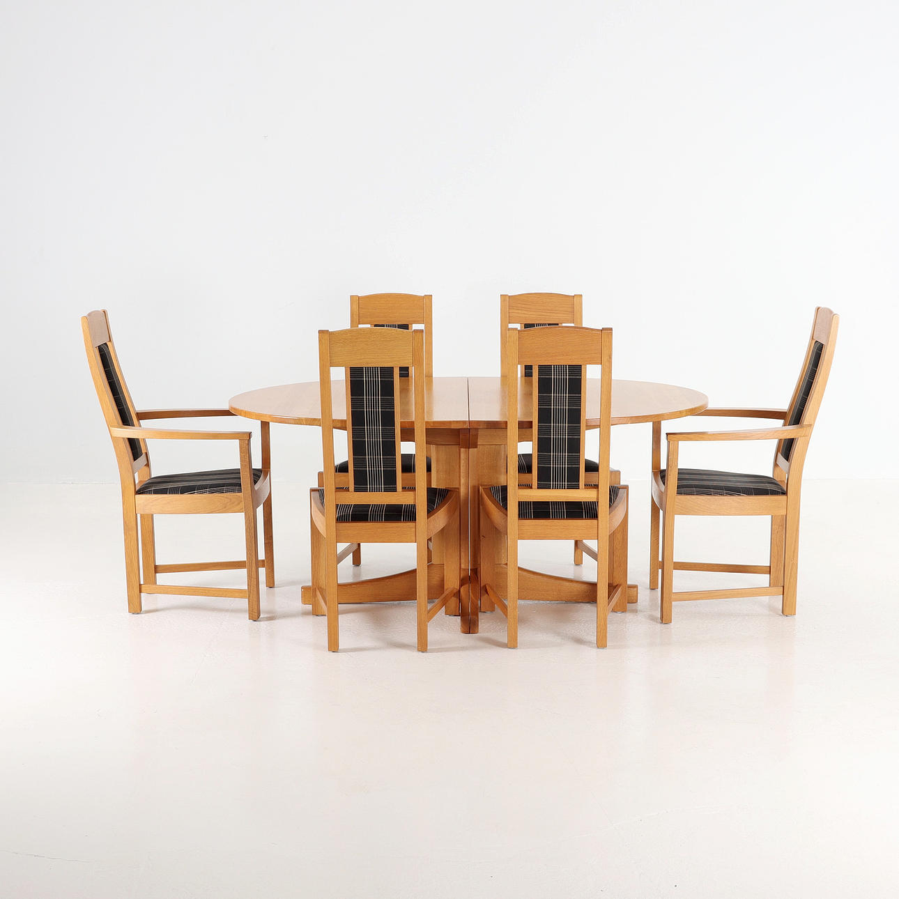 ESSTISCH MIT EINSATZPLATTEN UND 6 STÜHLEN, Eiche.