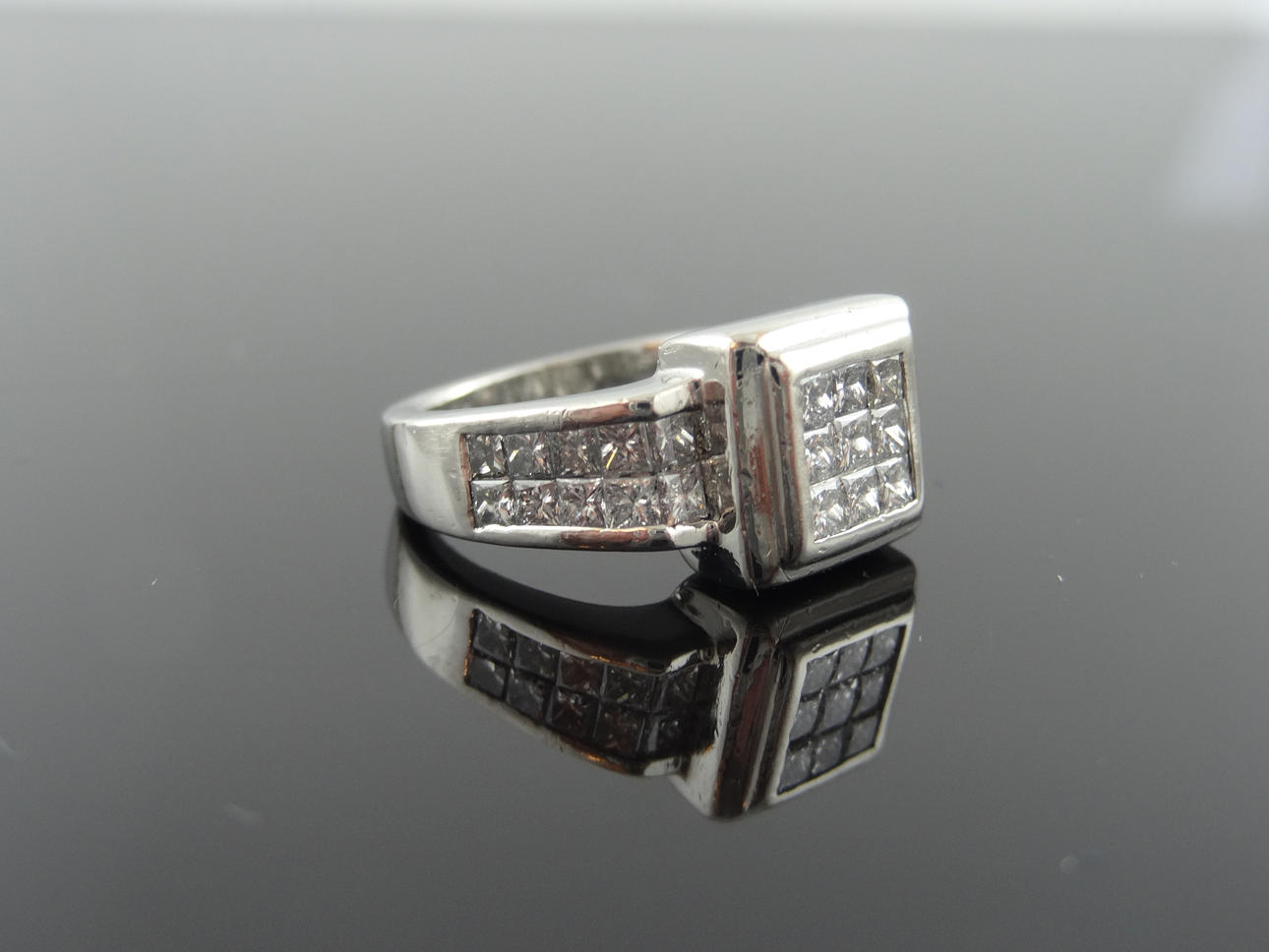 SDL DIA CERT. CARRIERE PRINCESS Design diamantring 1,50cts 950 platina.
