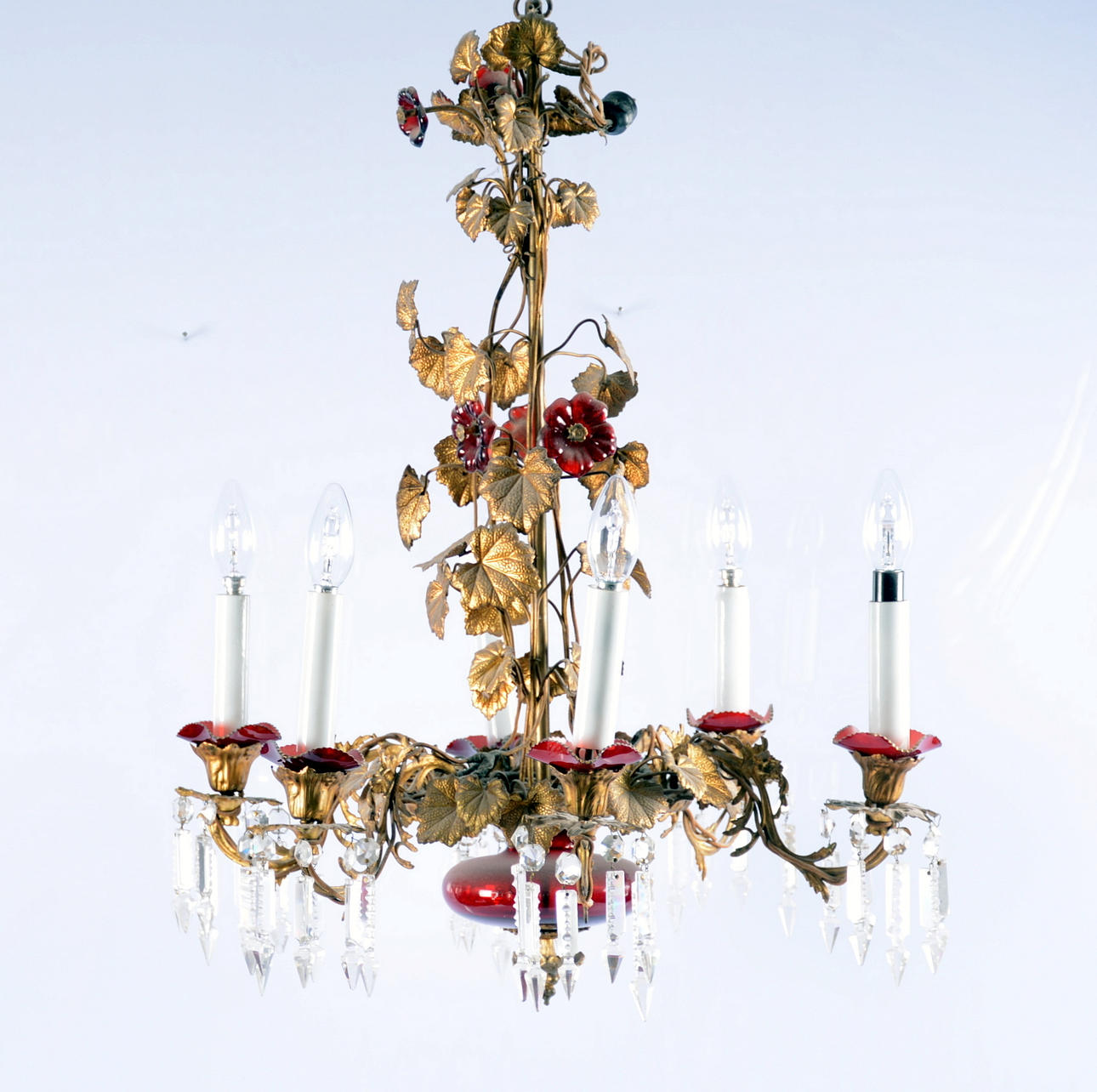 LJUSKRONA, med 6 ljusarmar, dekor av blommor och blad.1800-talets senare hälft.
