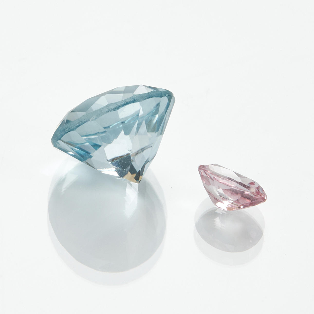 TOPASER, 2 st, rosa / blå, 1,36 resp. 10,4 ct.