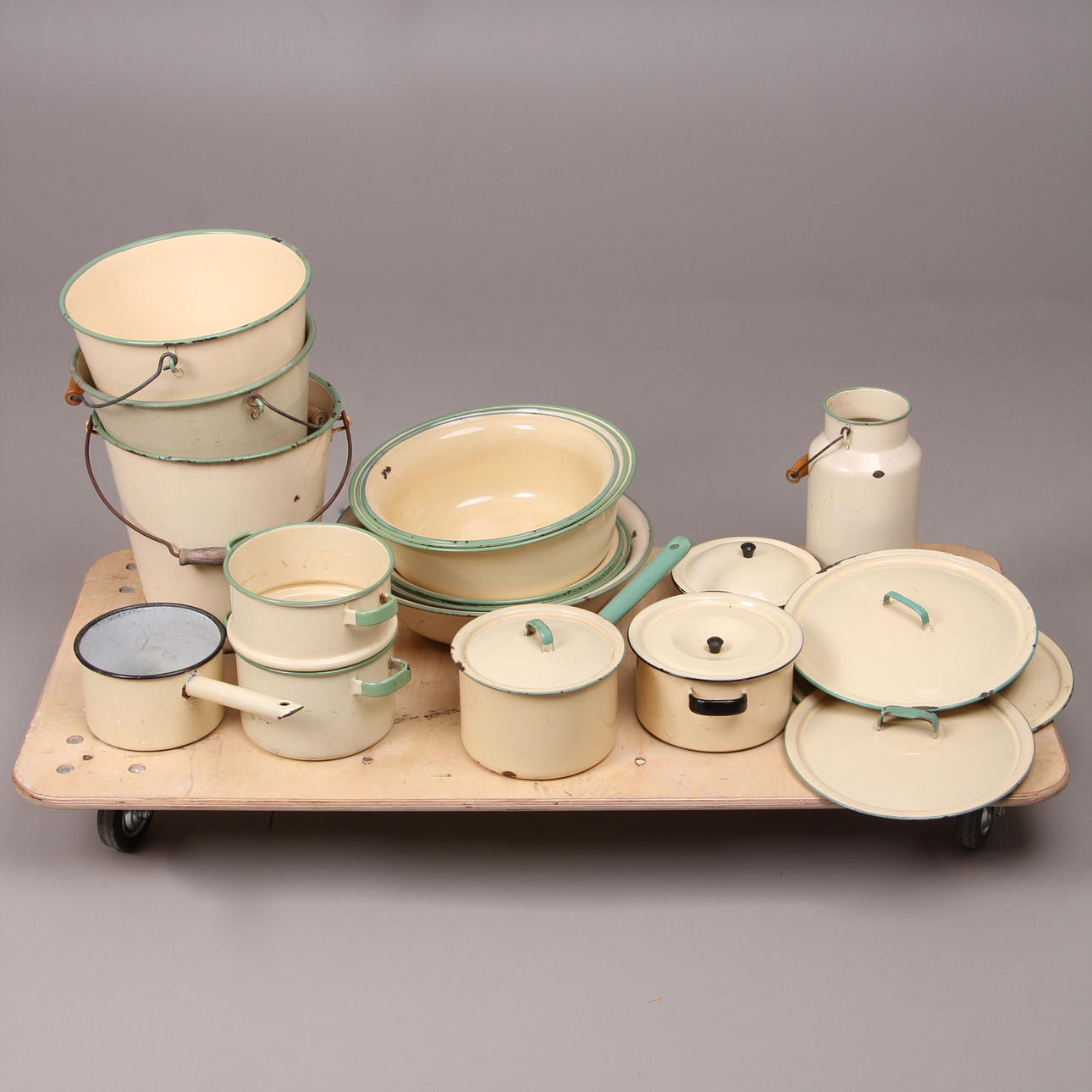 PARTI EMALJ, 22 delar, Kockums, 1900-tal.