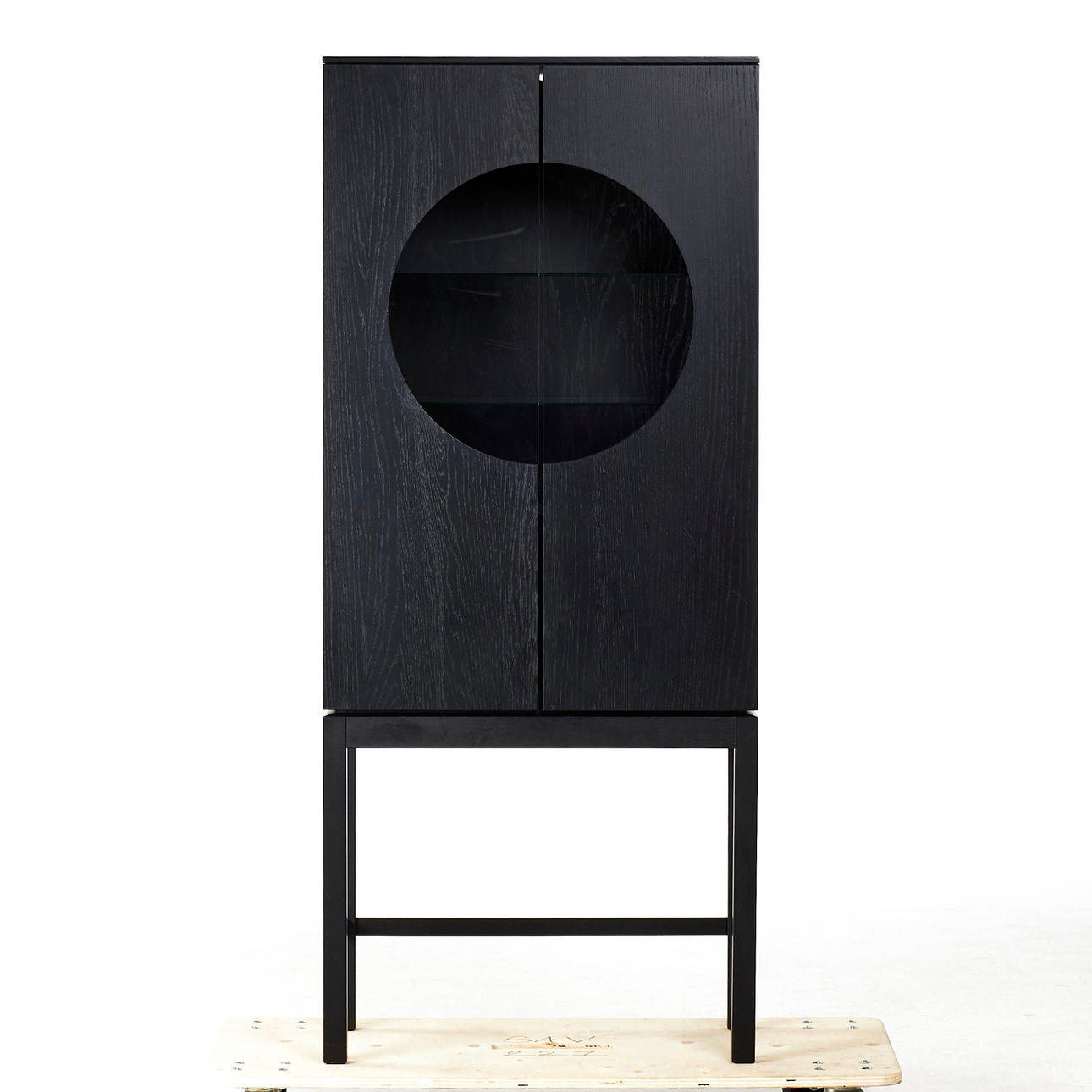 TOMAS JELINEK. VITRINE / CABINET, 