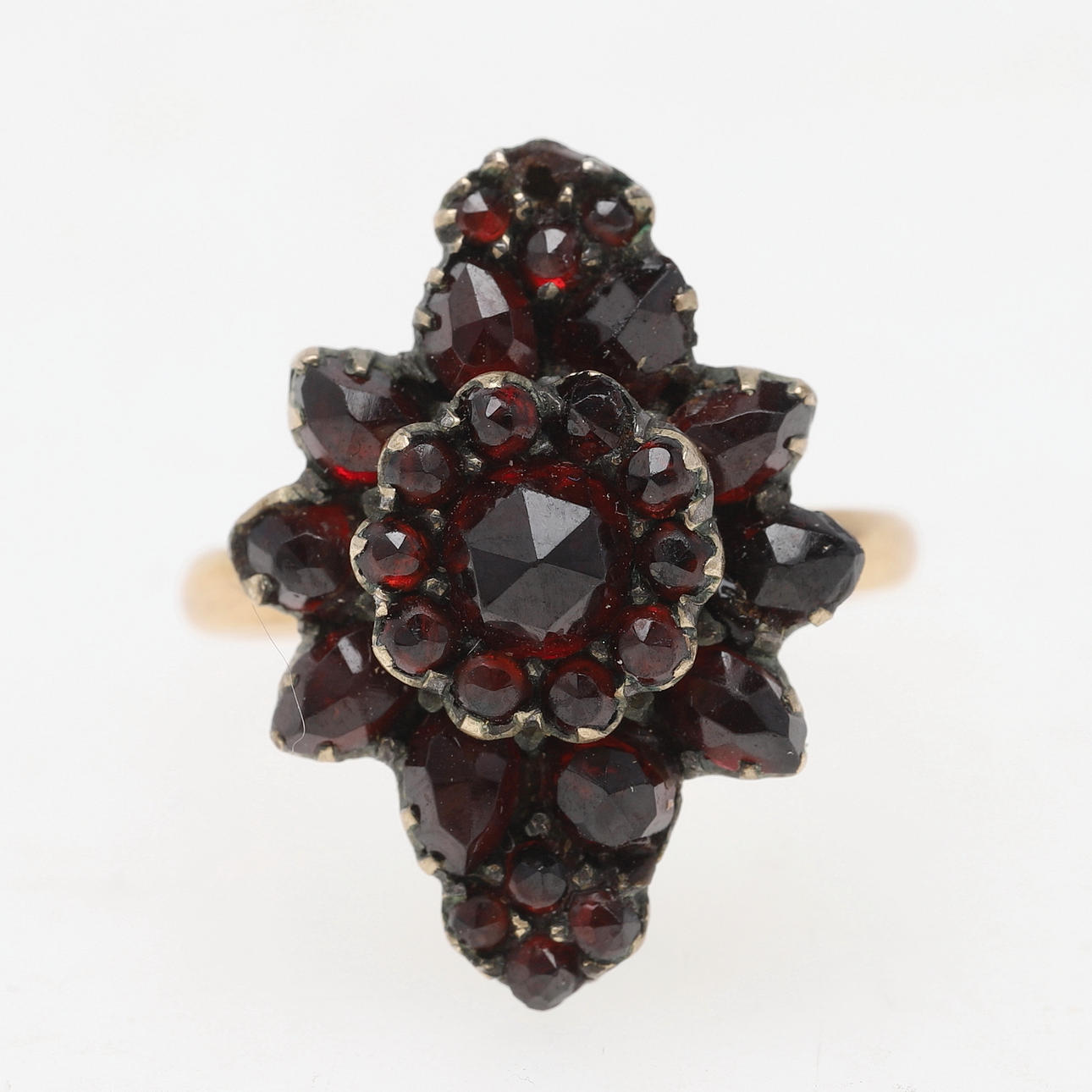 RING, 18K gold with garnets, CGH, 1917.