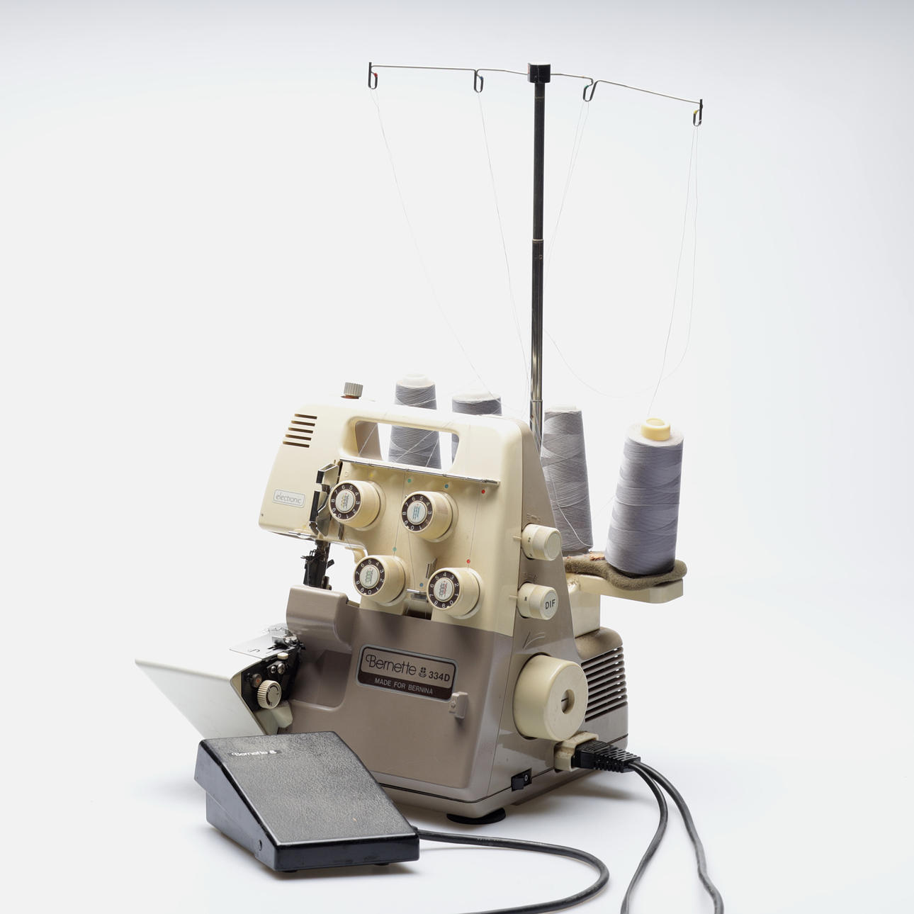 OVERLOCKMASKIN, Bernette 334D Bernina.