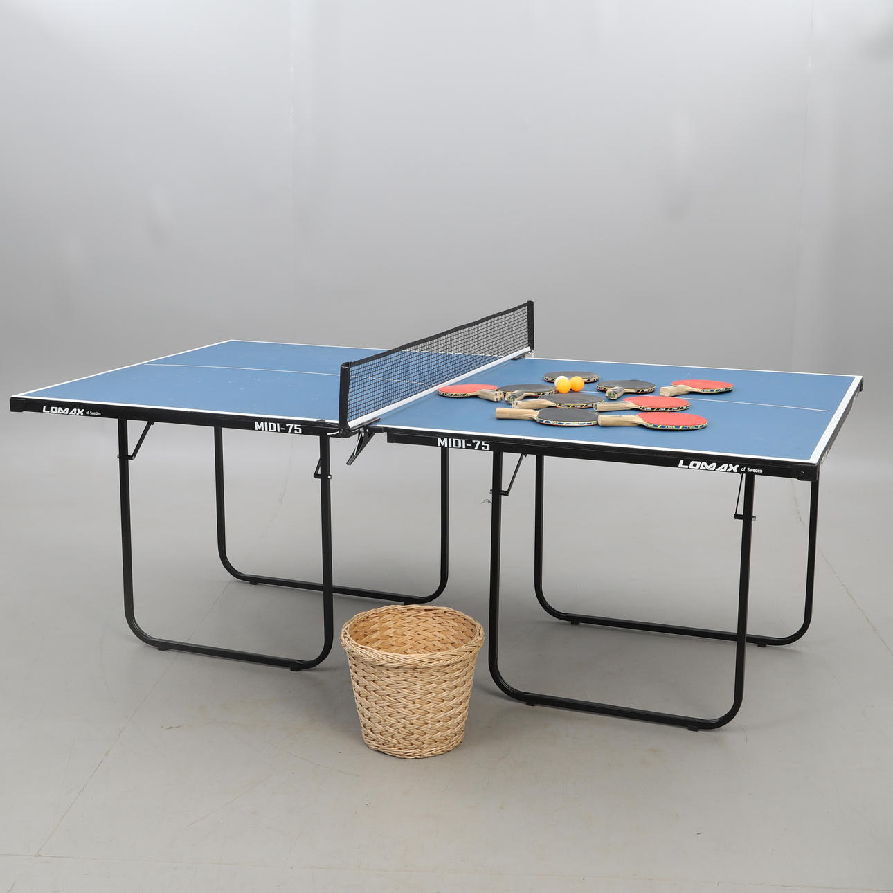 PINGISBORD, Lomax samt div pingisrack och tillbehör.