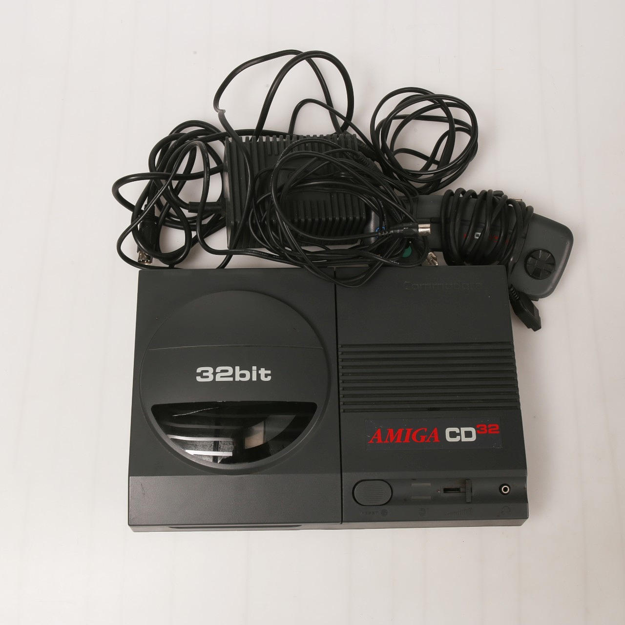 GAME CONSOLE Amiga Commodore 32 bit with controller, cable and 2 games.