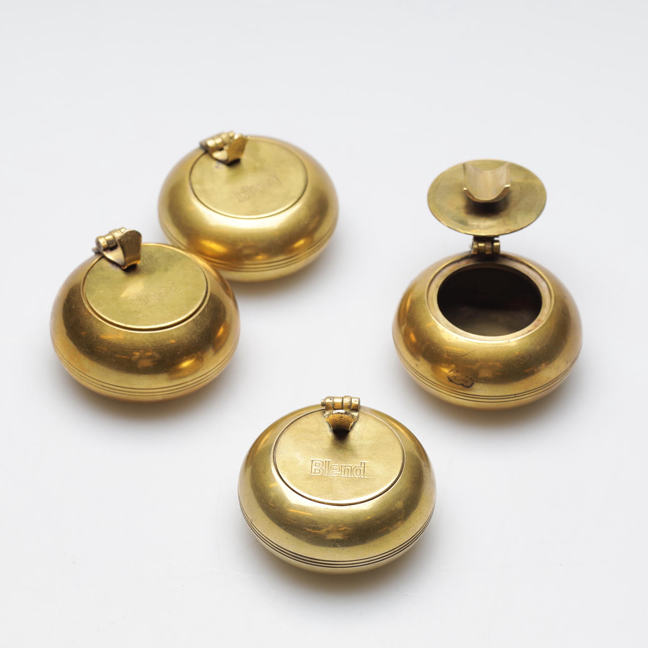 ASKKOPPAR, 4 st, mässing, 1900-tal.