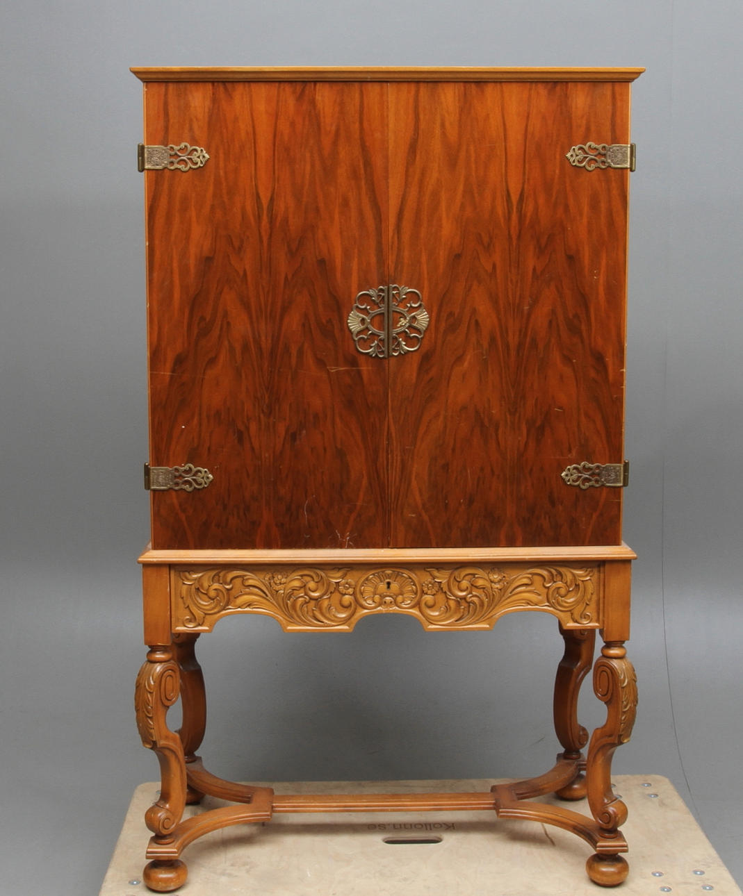 SKÅP, Eugen Höglunds bilhuggarverkstad, Vetlanda, barockstil, 1900-tal.