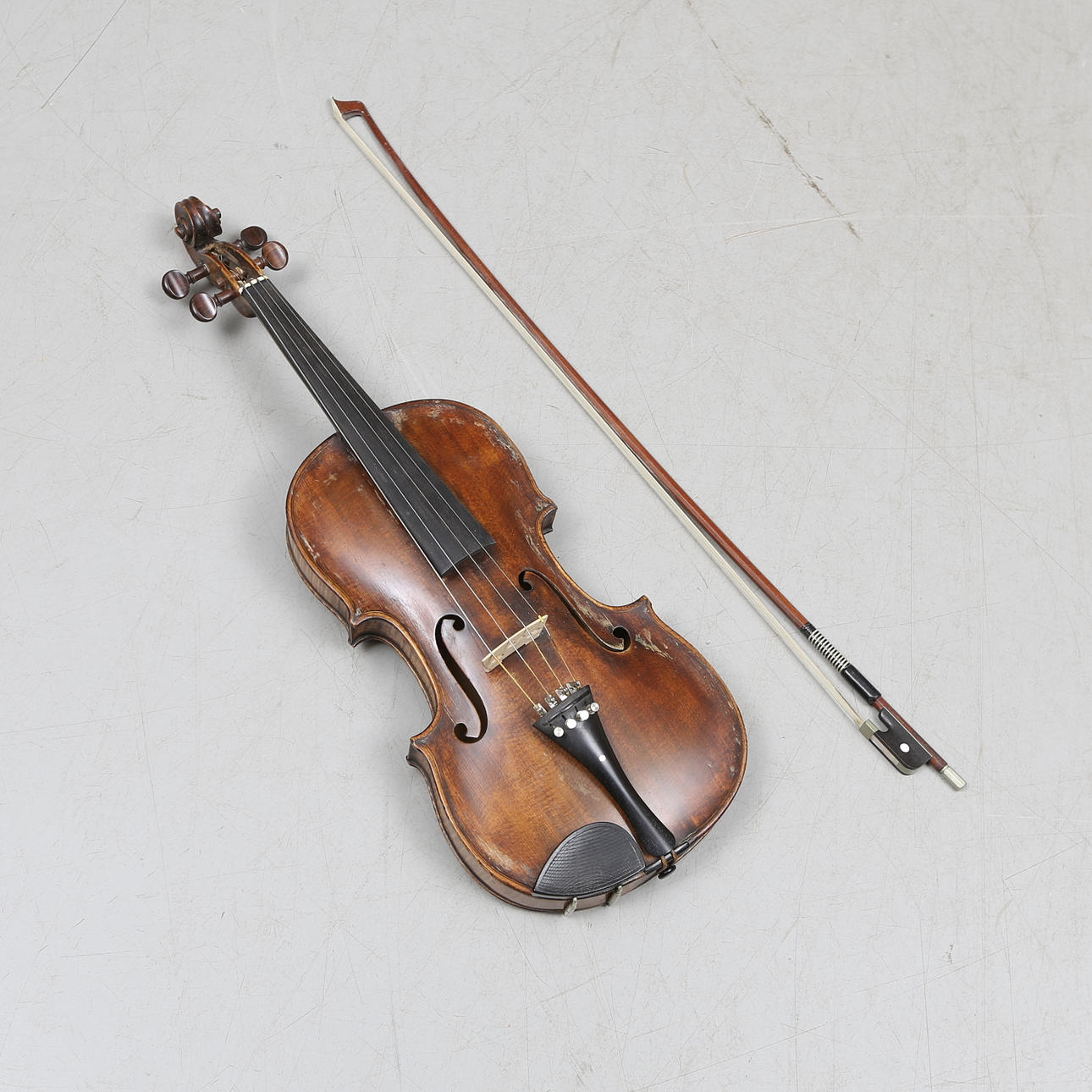 ALTFIOL med STRÅKE, 1900-tal.