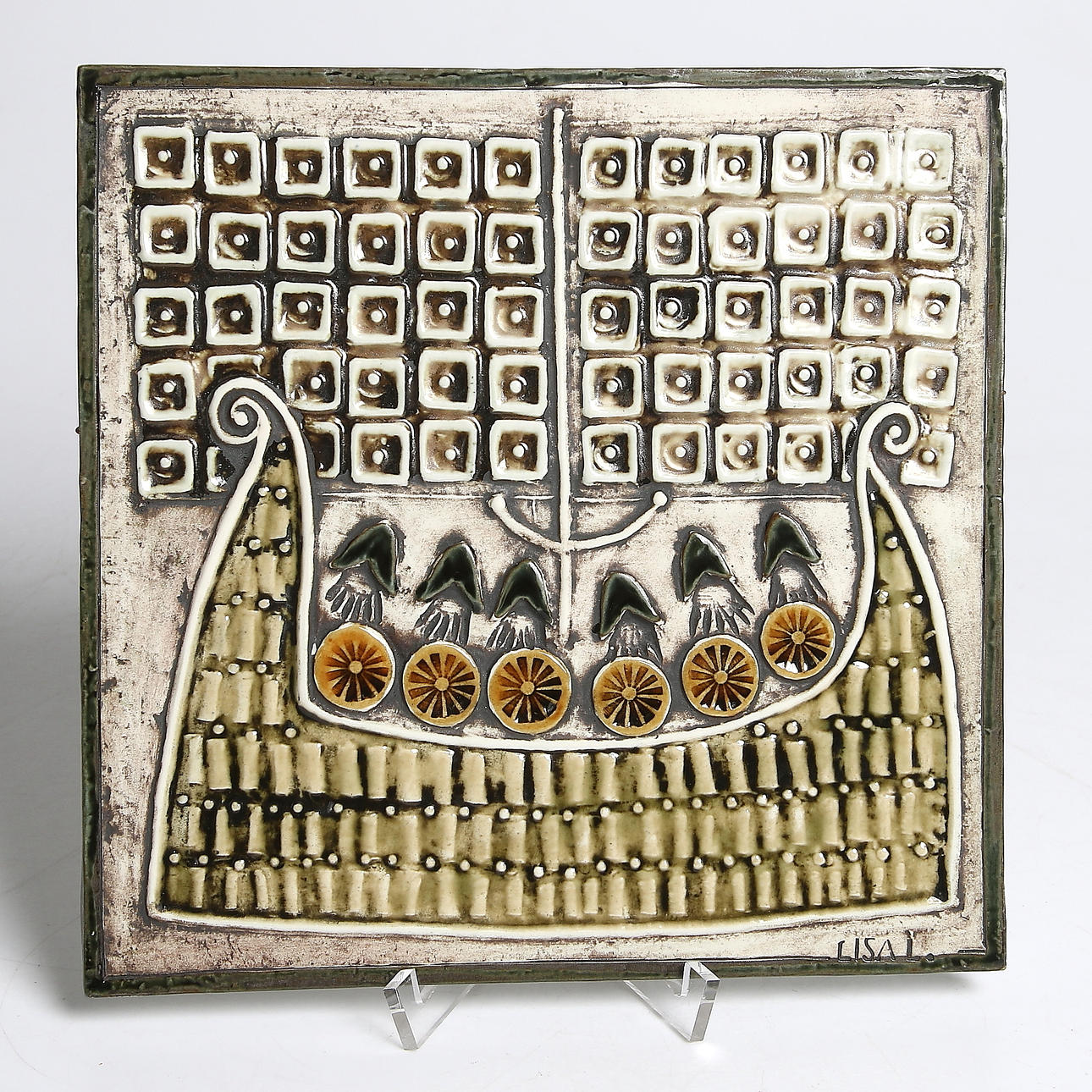 LISA LARSON. Väggrelief, stengods, "Skepp". 1900-talets andra hälft.