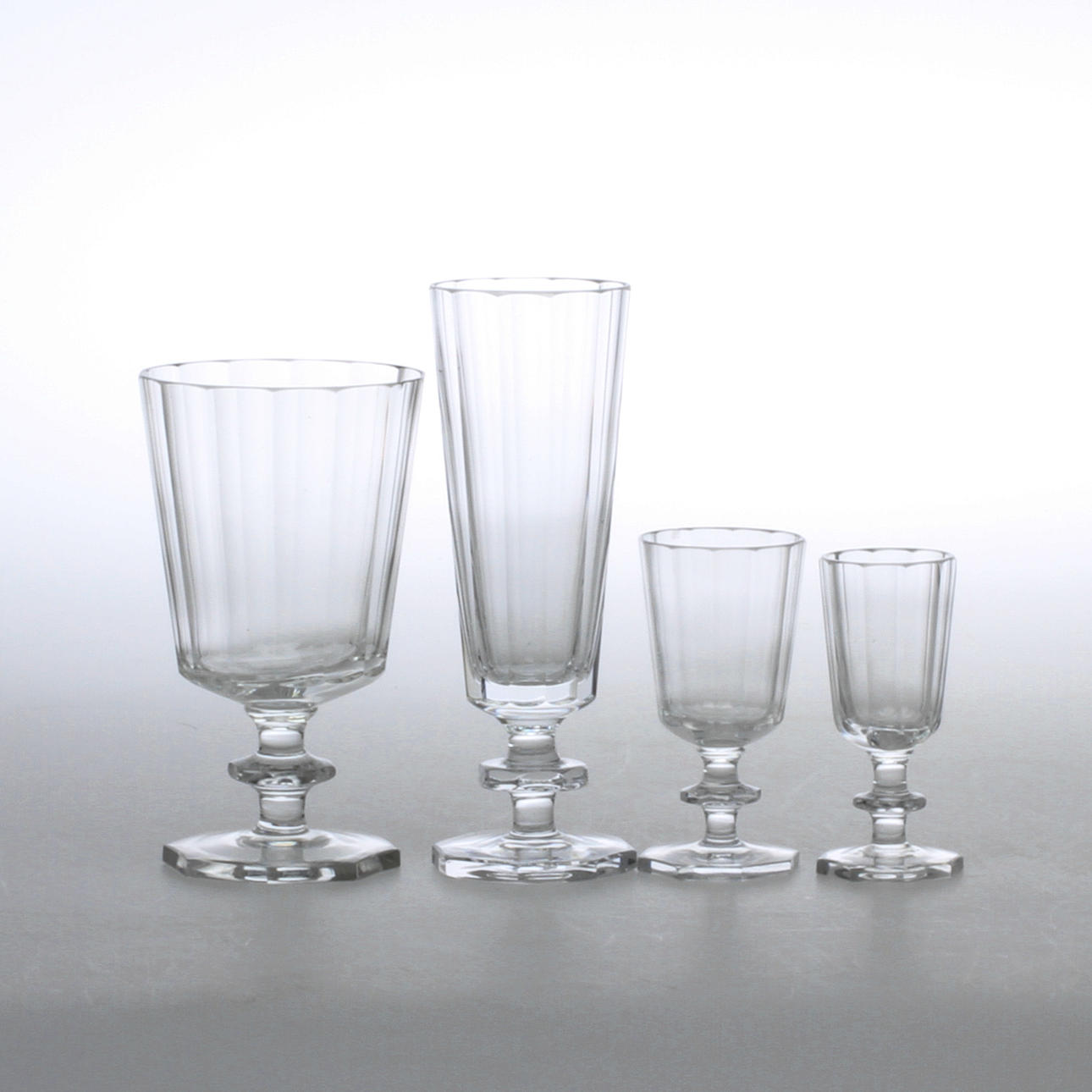 GLASSERVISDELAR, 46 delar, "Karlberg" Elis Bergh Kosta.