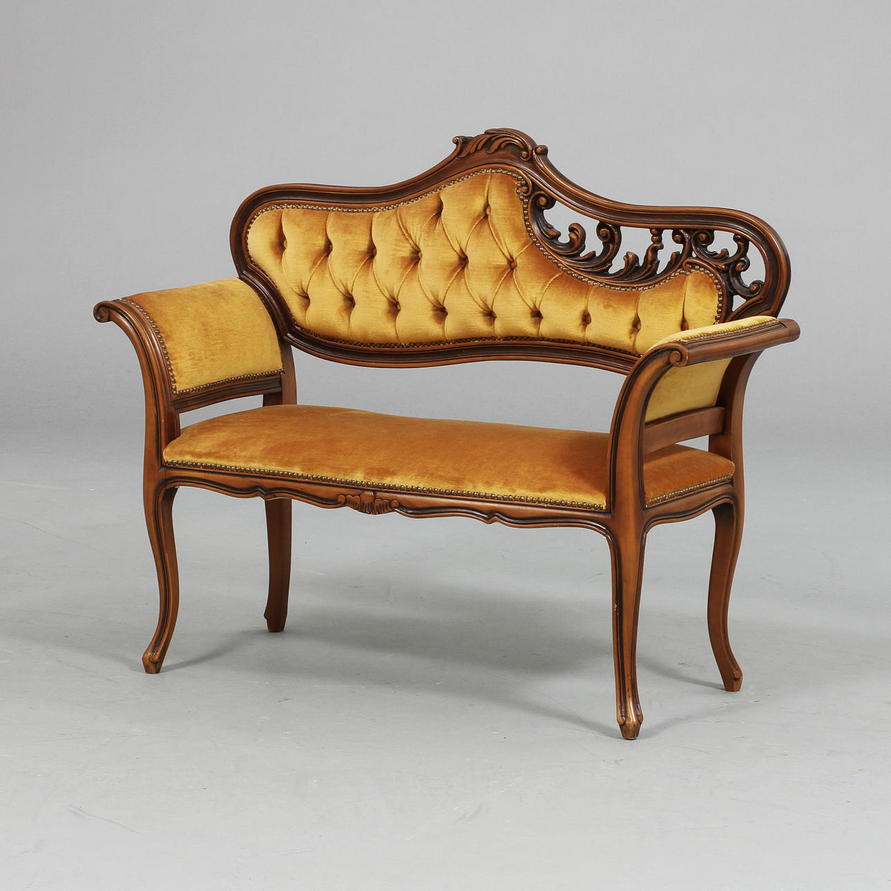 BARNSOFFA, rokokostil, 1900-talets senare hälft.