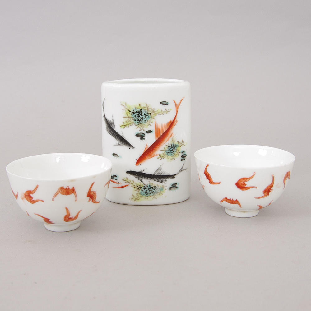 VAS SAMT 2 SKÅLAR, porslin, Kina, modern tillverkning.