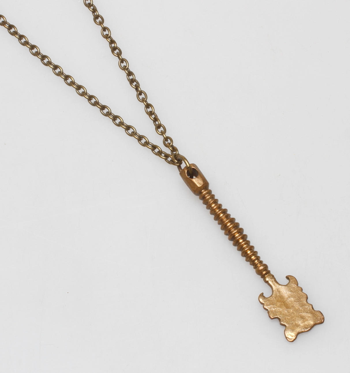 HALSSMYCKE, brons, Kalevala, Finland.