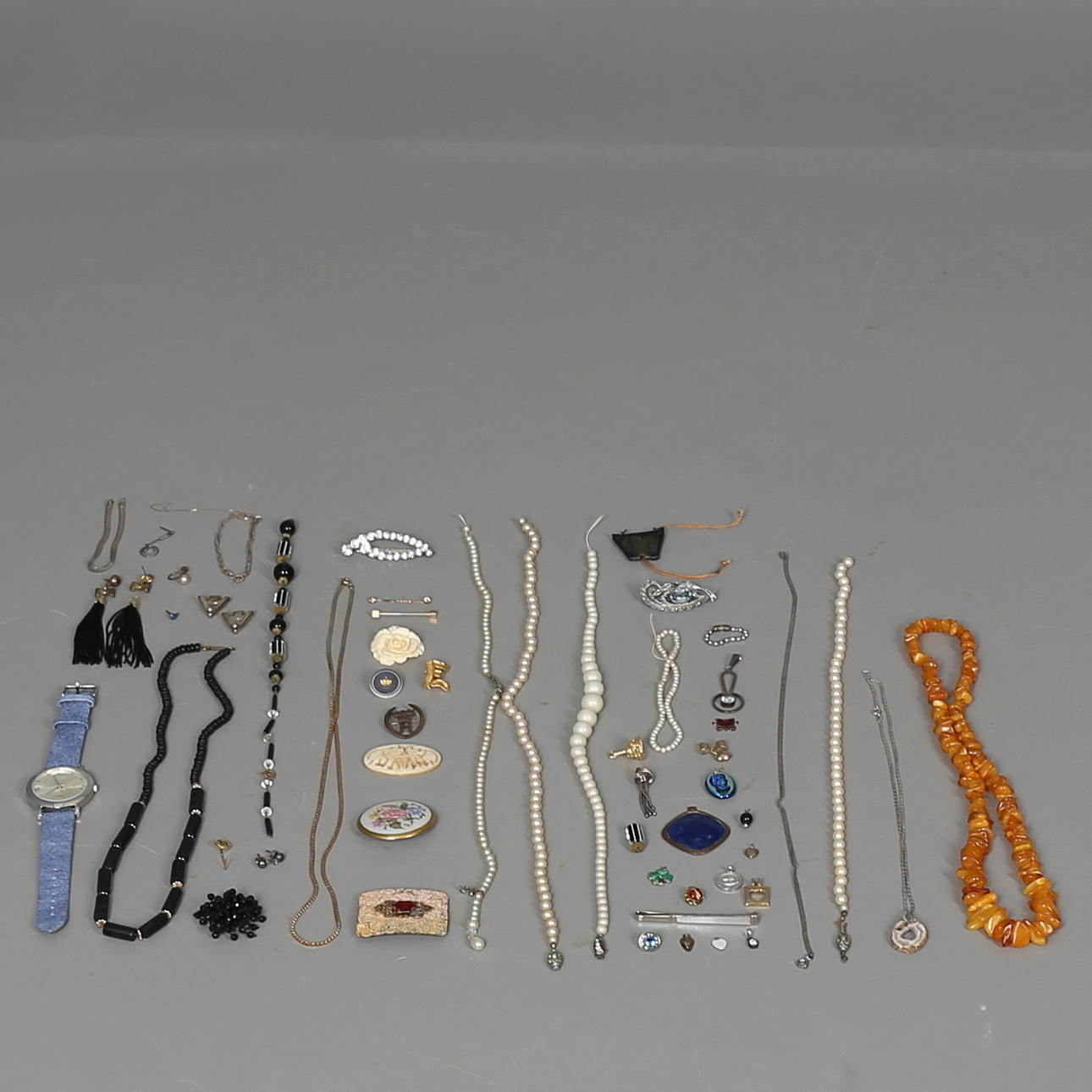 PARTI BIJOUX, ca 35 delar, 1900-talet.