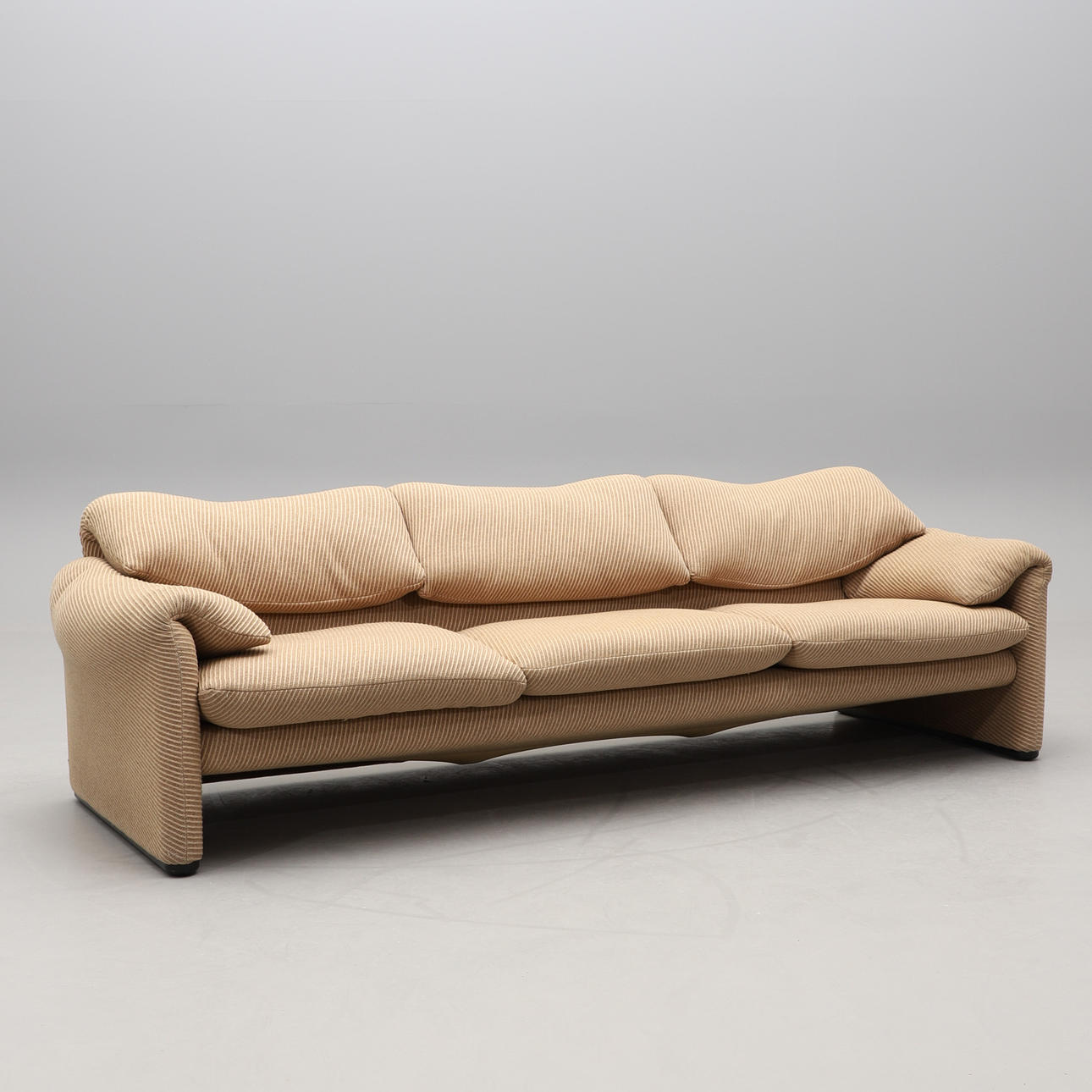 VICO MAGISTRETTI. SOFA, "Maralunga", Cassina.