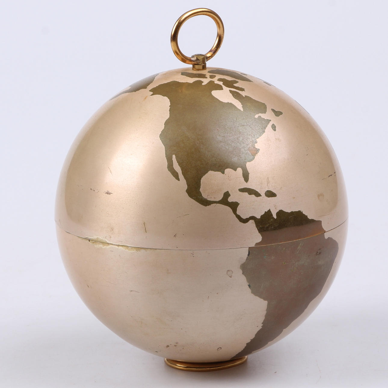 BORDSETUI, för cigaretter, delvis mässing, 1970-tal.