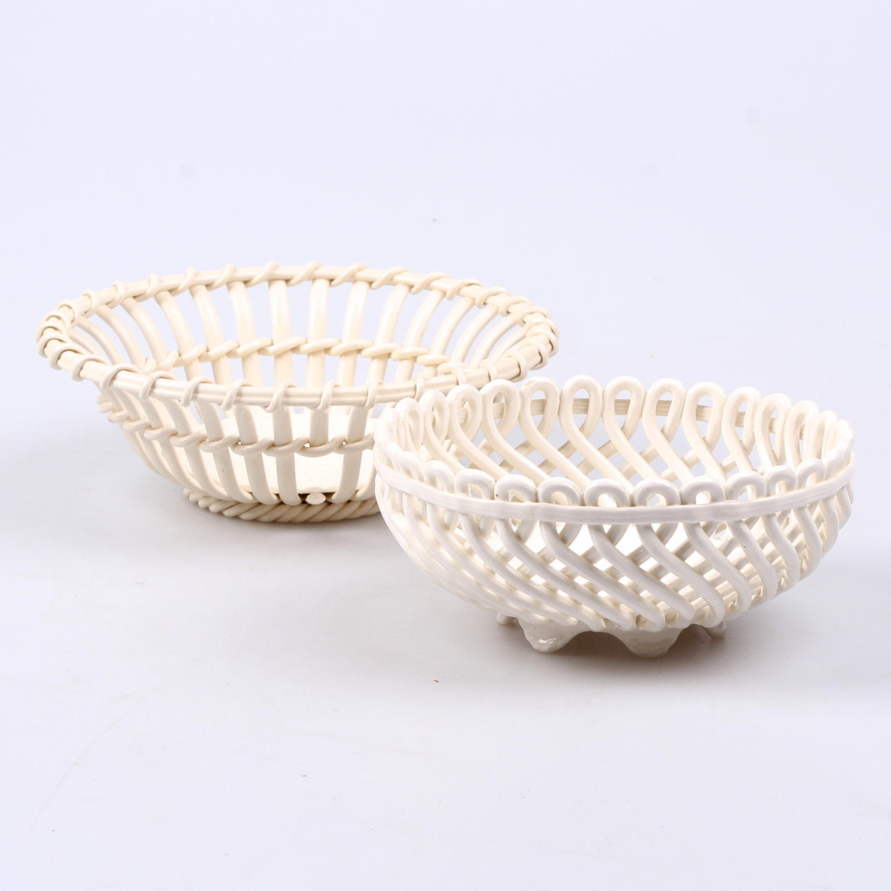 GALLERSKÅLAR, 2 st. Keramik, Delvis Wedgewood 1800-tal.