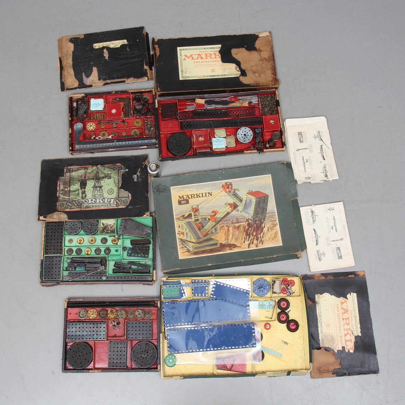 MÄRKLIN bygglådor 5 stycken.