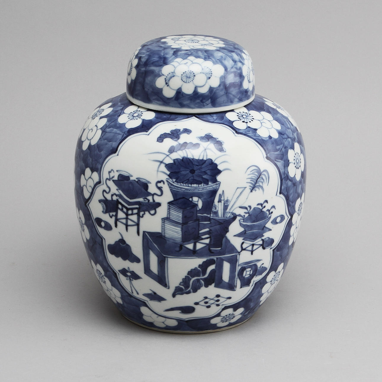 LOCKURNA, porslin. Kina 1800-tal.