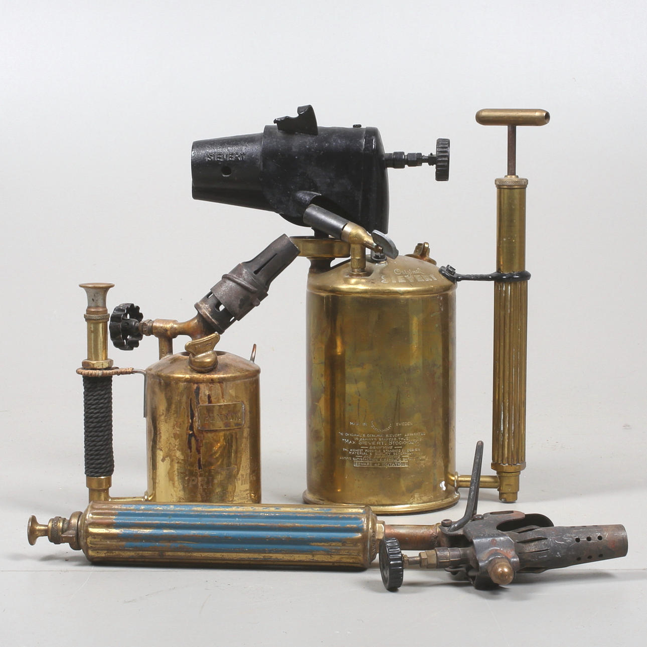 BRÄNNARE, 3 stycken, 1900-tal.