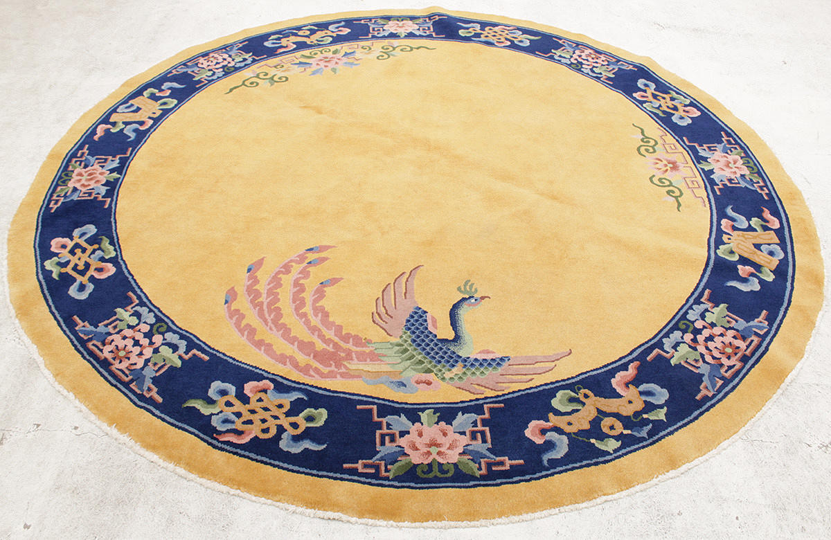 MATTA, Kina, figural, rund form, diameter 245 cm.