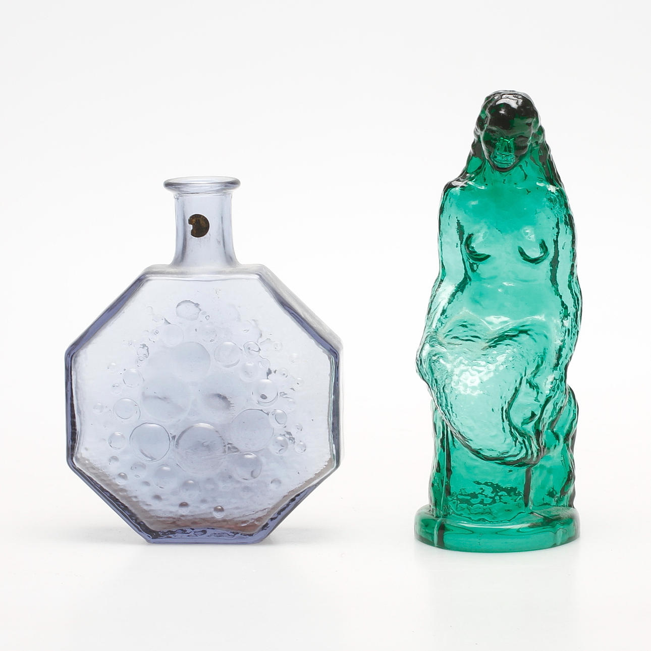 GLASFÖREMÅL, 2 st, FIGURIN, troligen Paul Kedelv Reijmyre samt FLASKA, "Stella Polaris", Nanny Still Rihimäen, Finland.