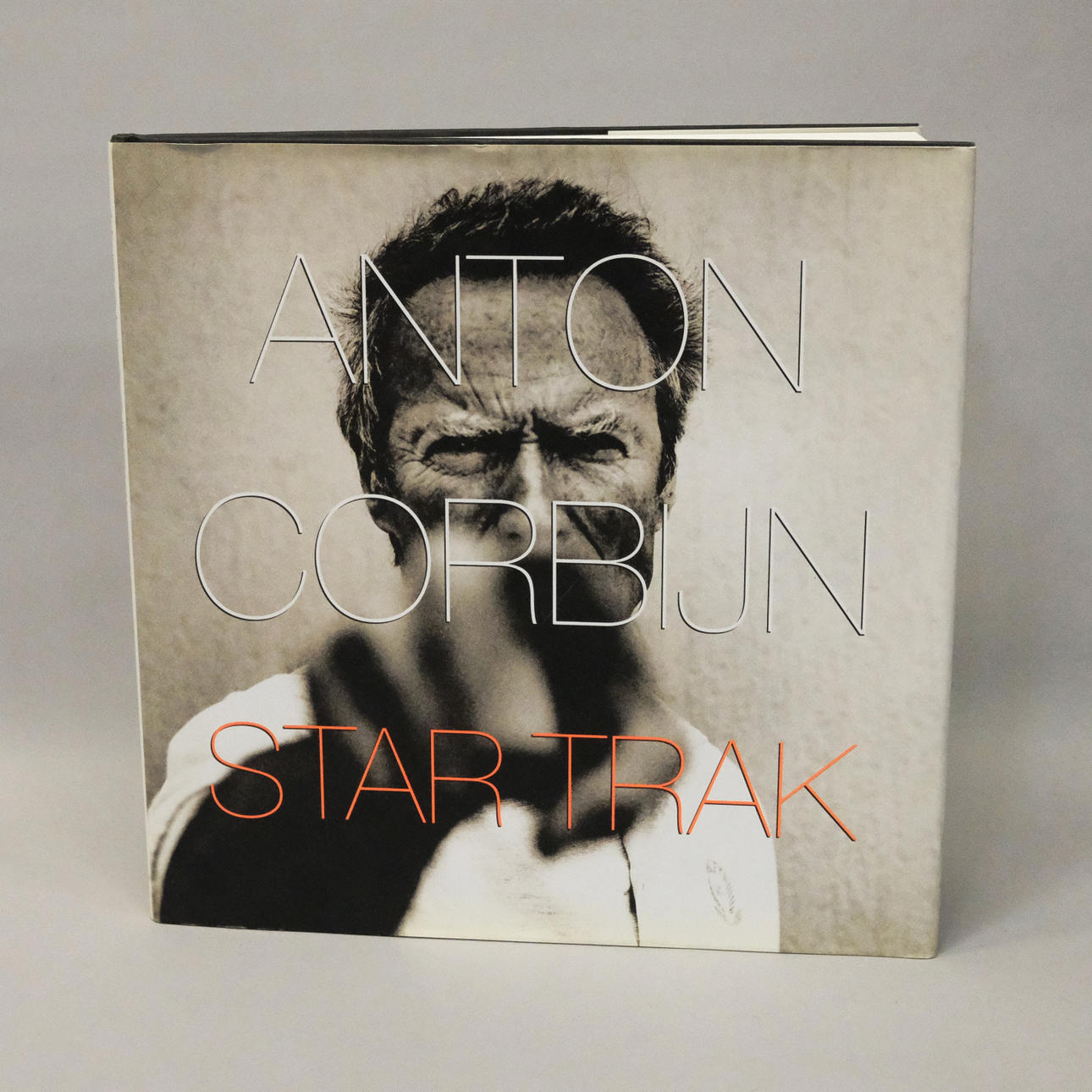 ANTON CORBIJN. BOK, STAR TRAK, SIGNERAD.