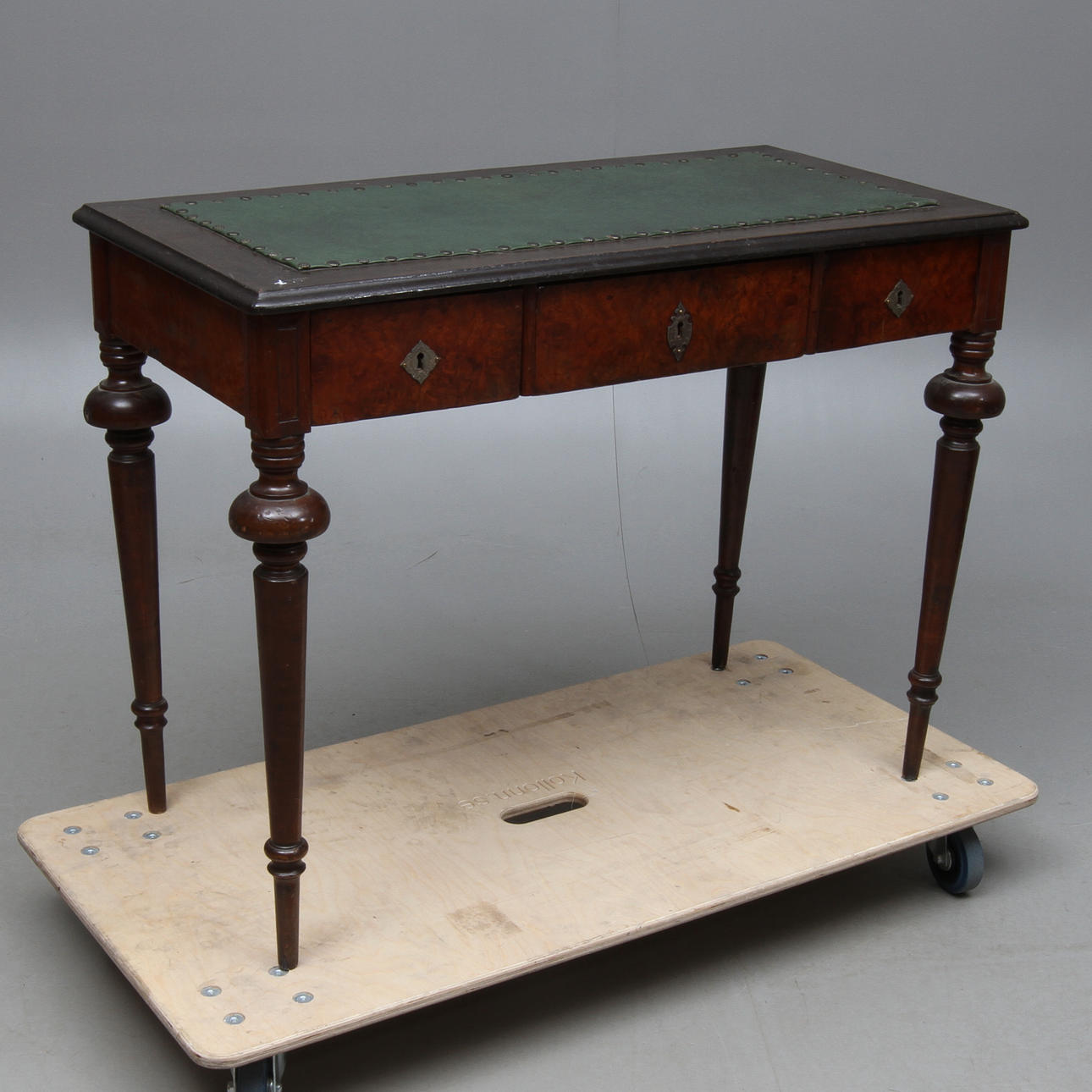 SKRIVBORD, nyrenässans, 1800-talets slut.