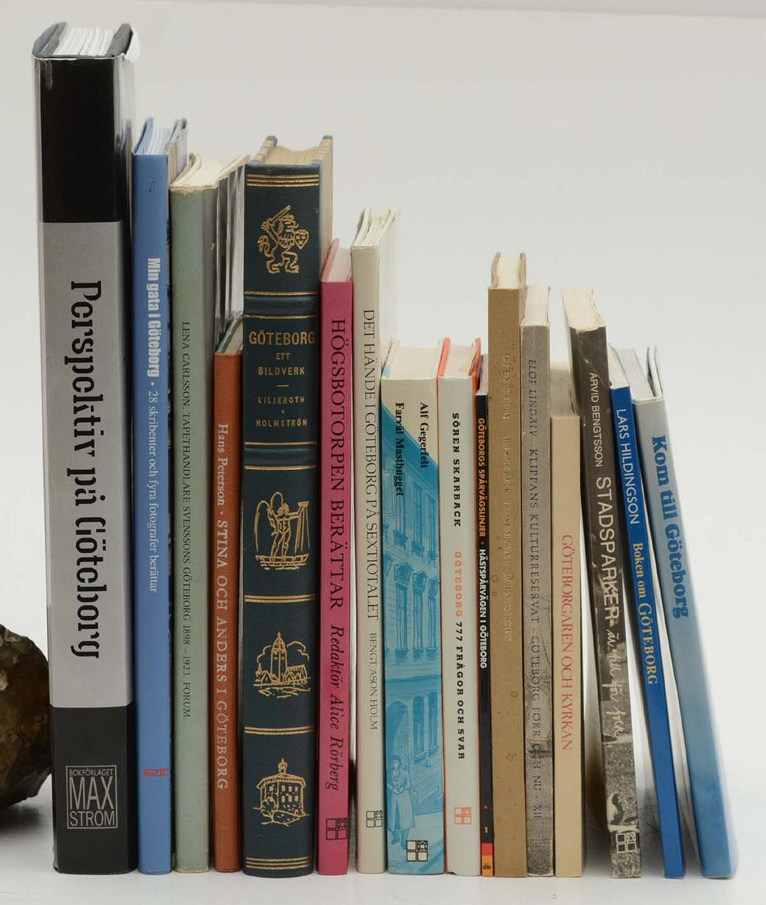 Böcker om Göteborg förr och nu. 16 Volymer.
