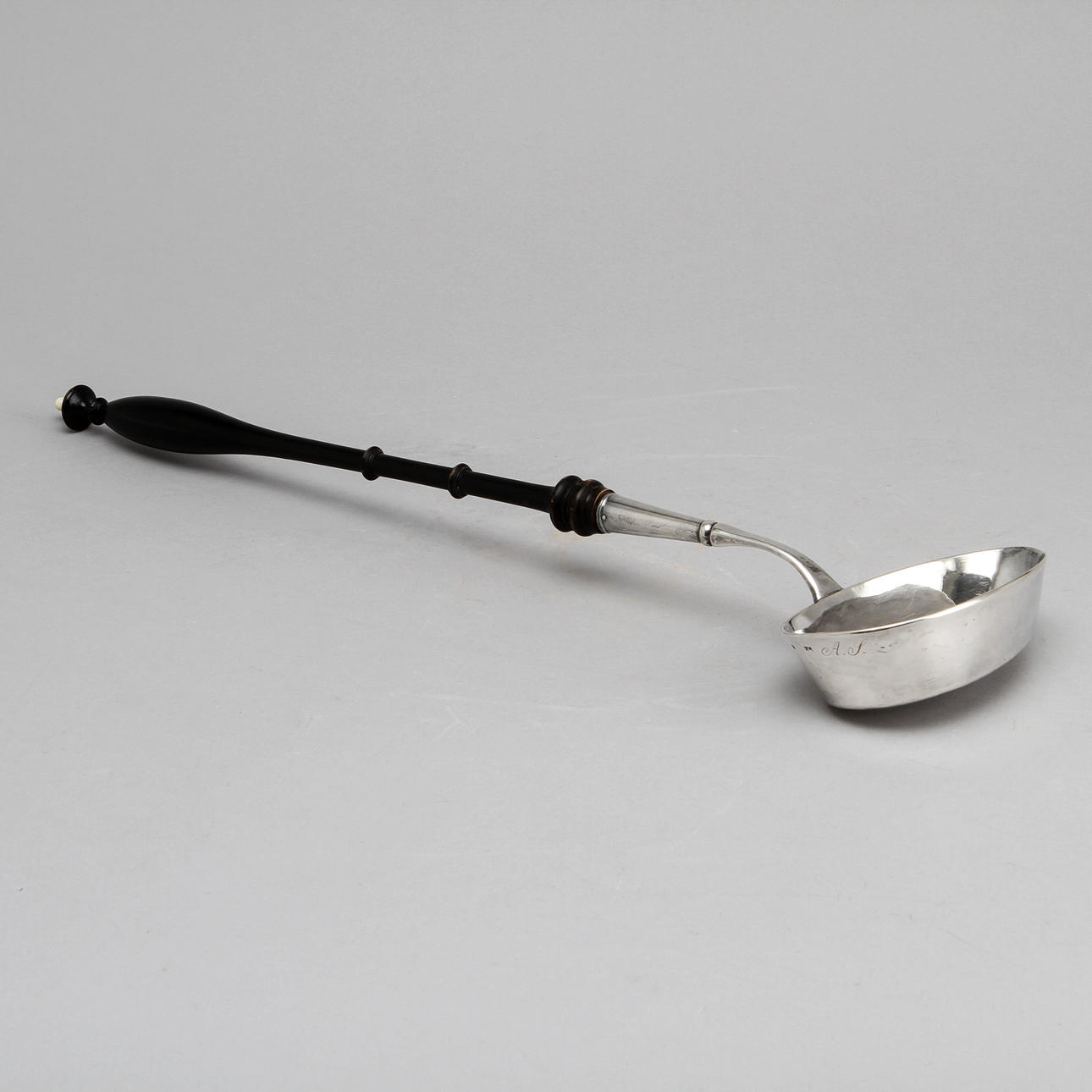 SOPPSLEV, silver, stämplad Stockholm 1795. Totalvikt ca 148 gram.