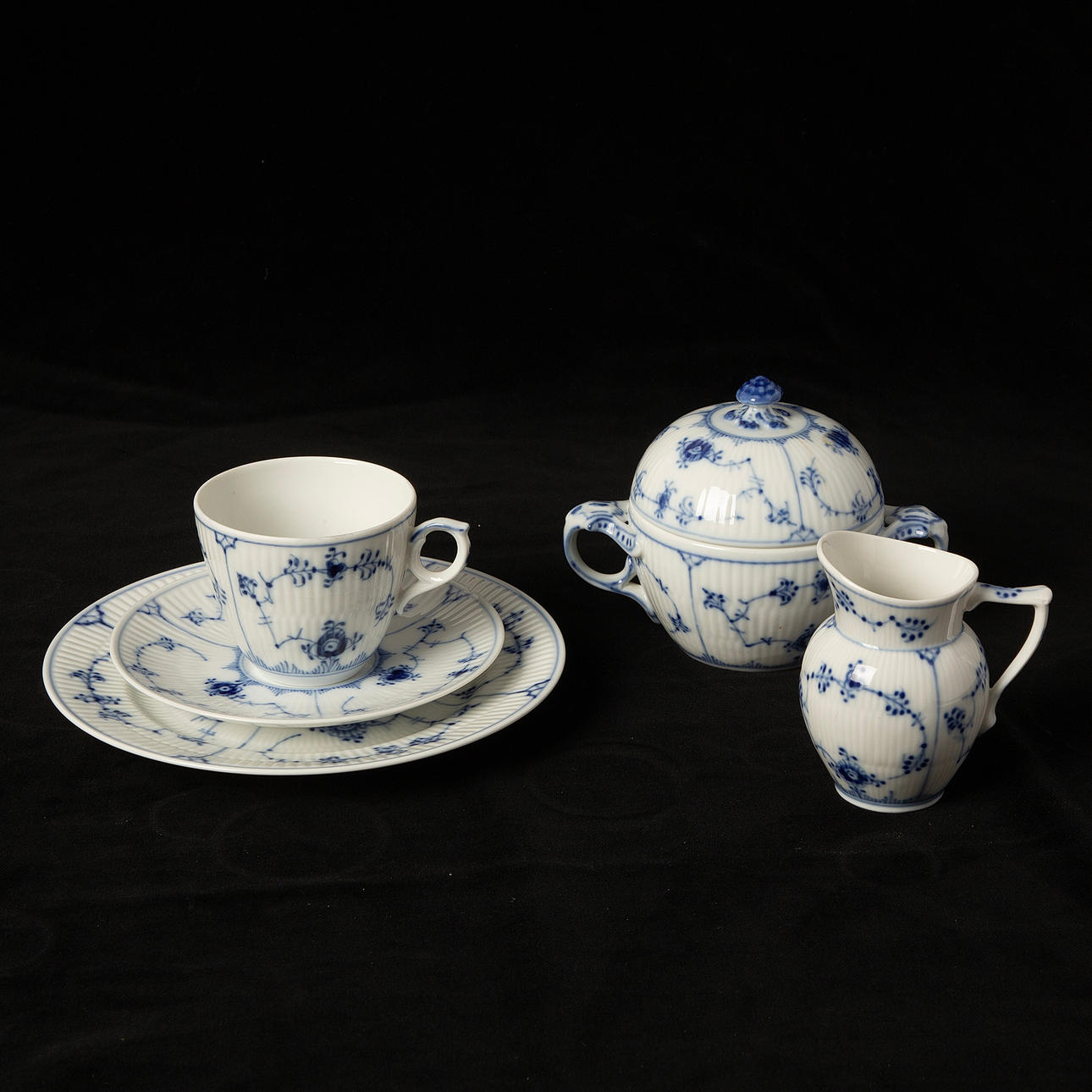 KAFFESERVIS, porslin, 30 delar. Royal Copenhagen, Musselmalet. Keramik ...